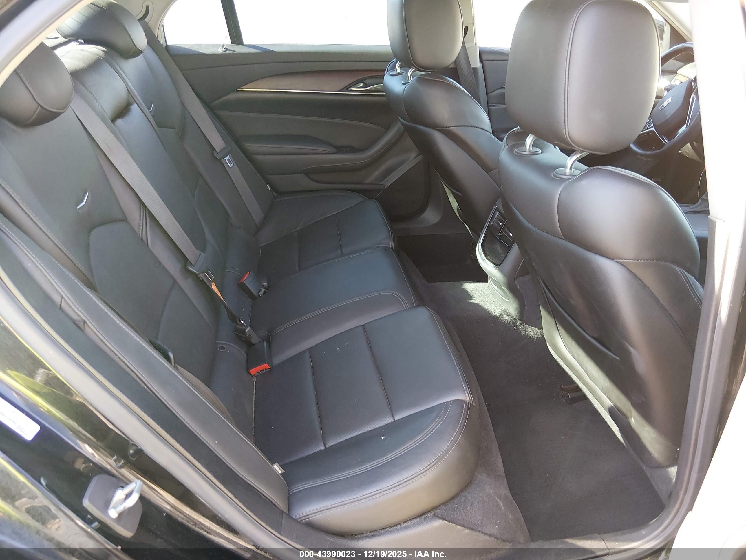CADILLAC CTS image 8