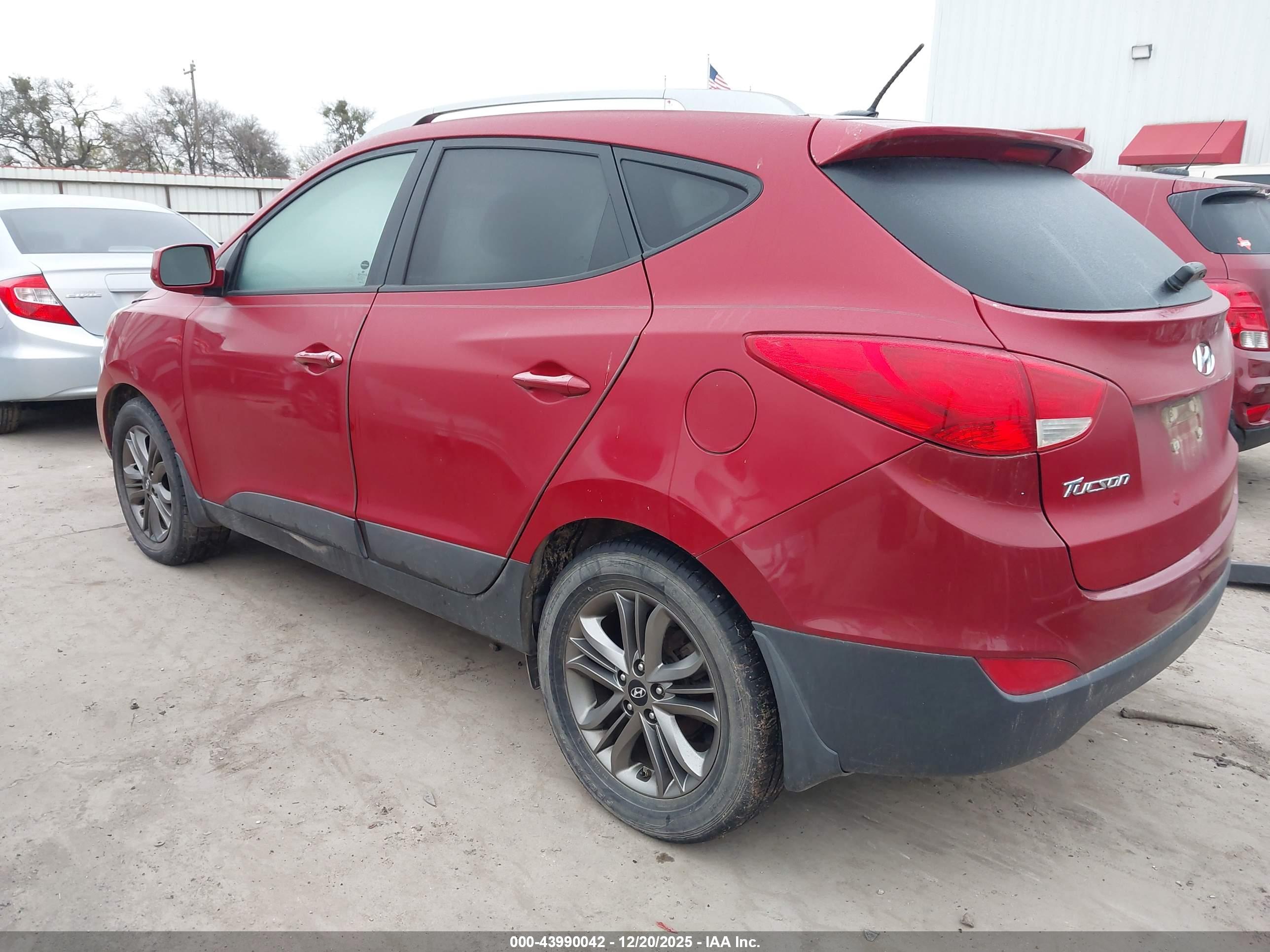 HYUNDAI TUCSON image 3