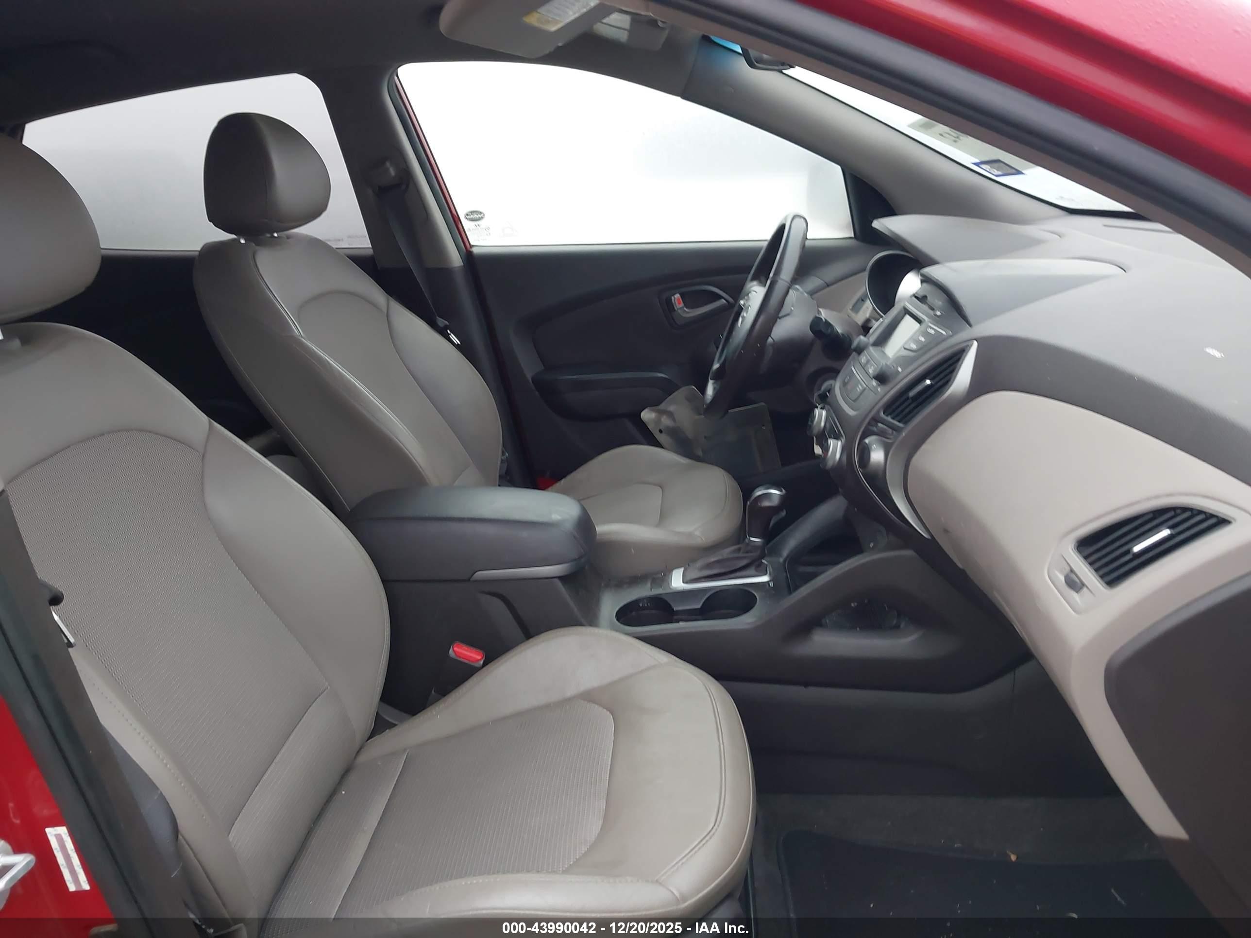 HYUNDAI TUCSON image 5