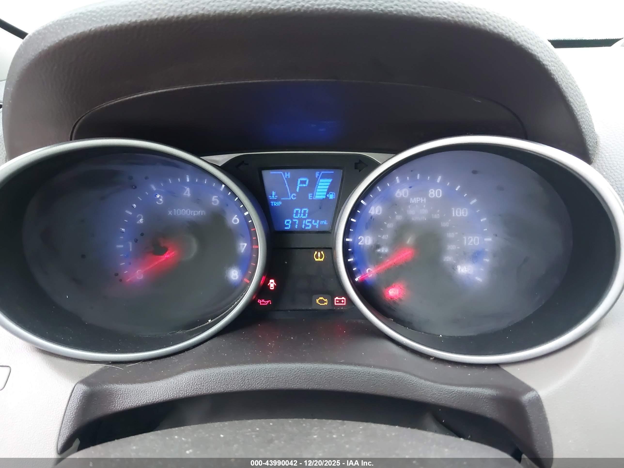 HYUNDAI TUCSON image 7