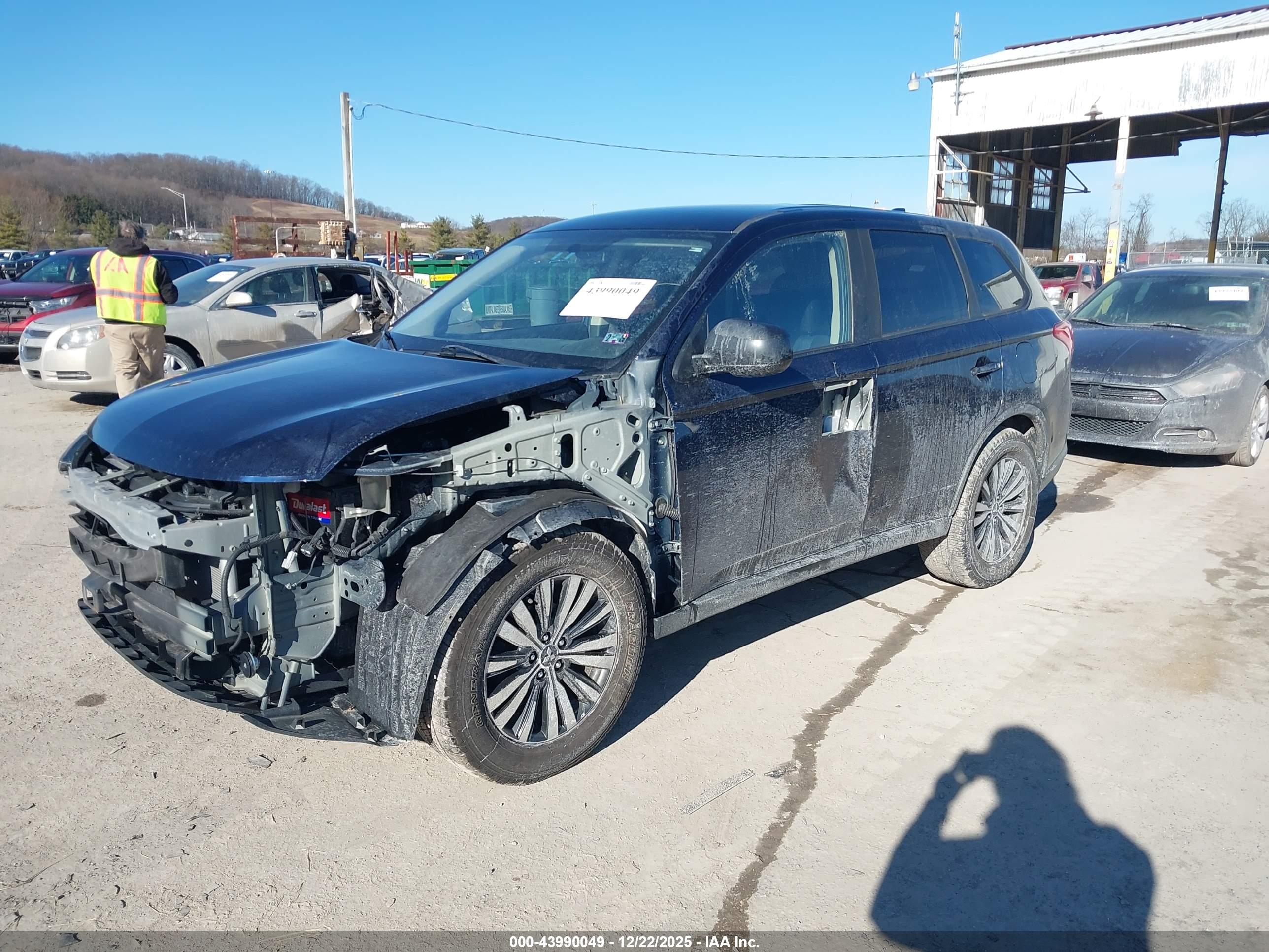 MITSUBISHI OUTLANDER image 2