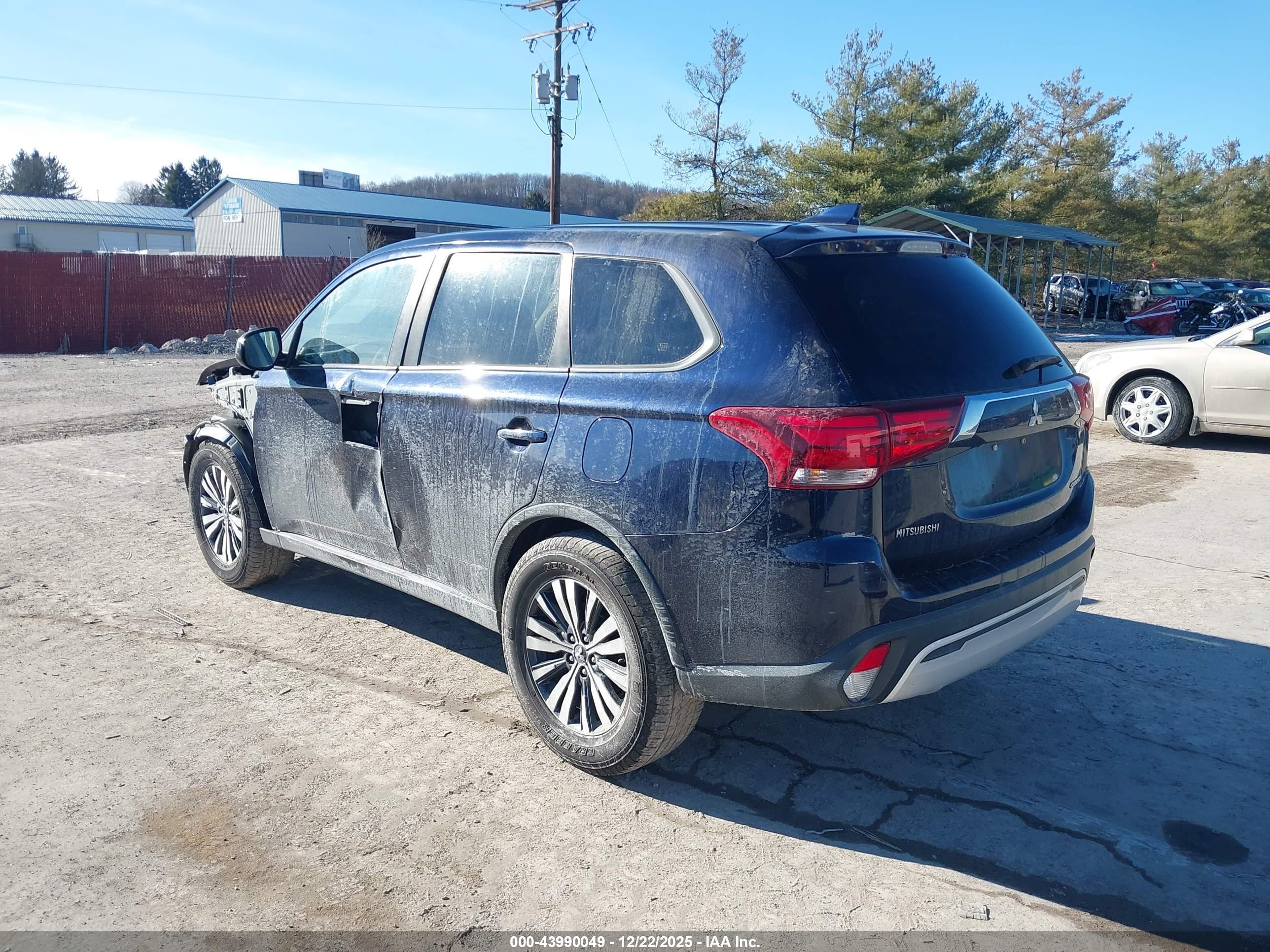 MITSUBISHI OUTLANDER image 3