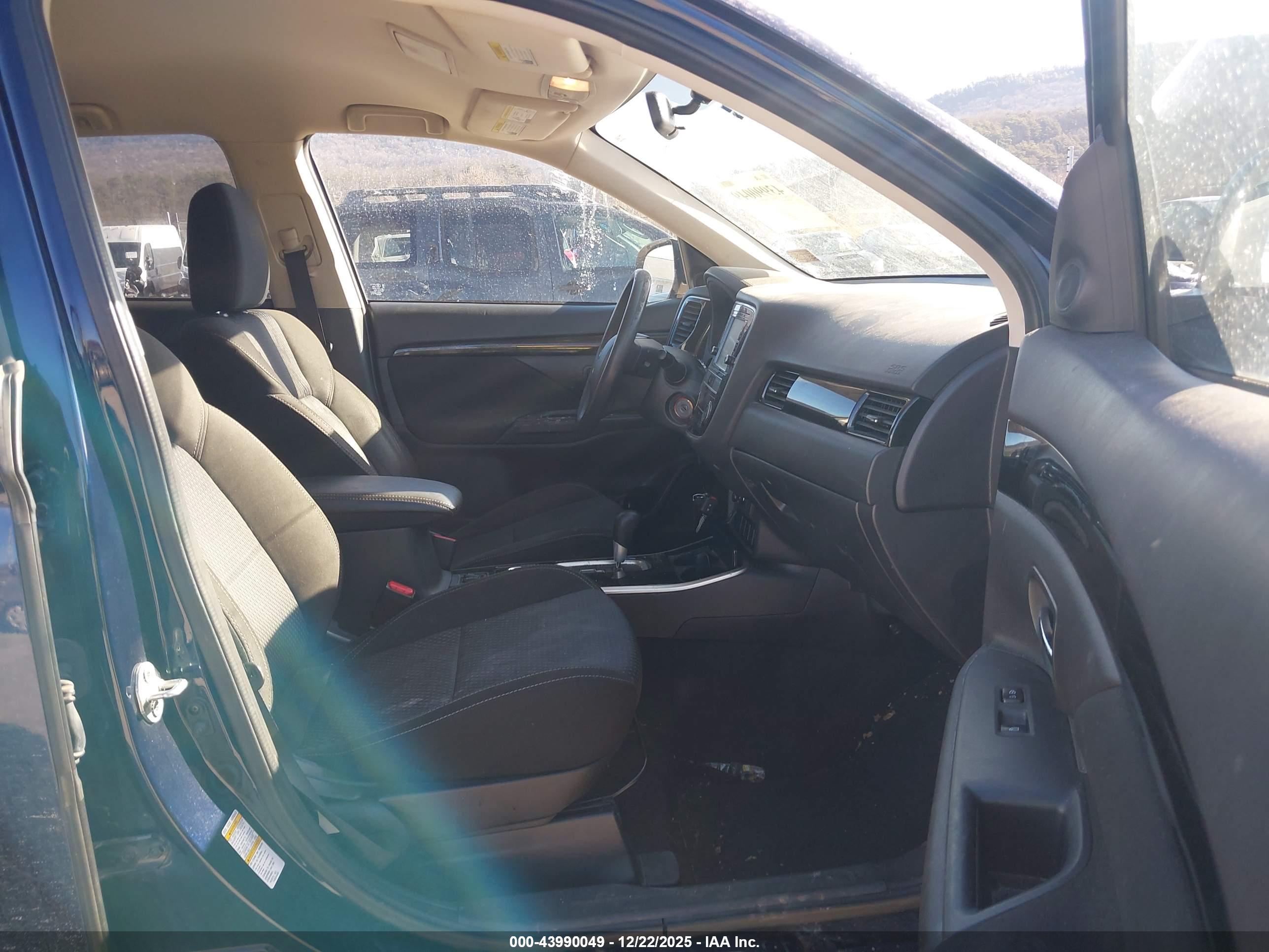 MITSUBISHI OUTLANDER image 5