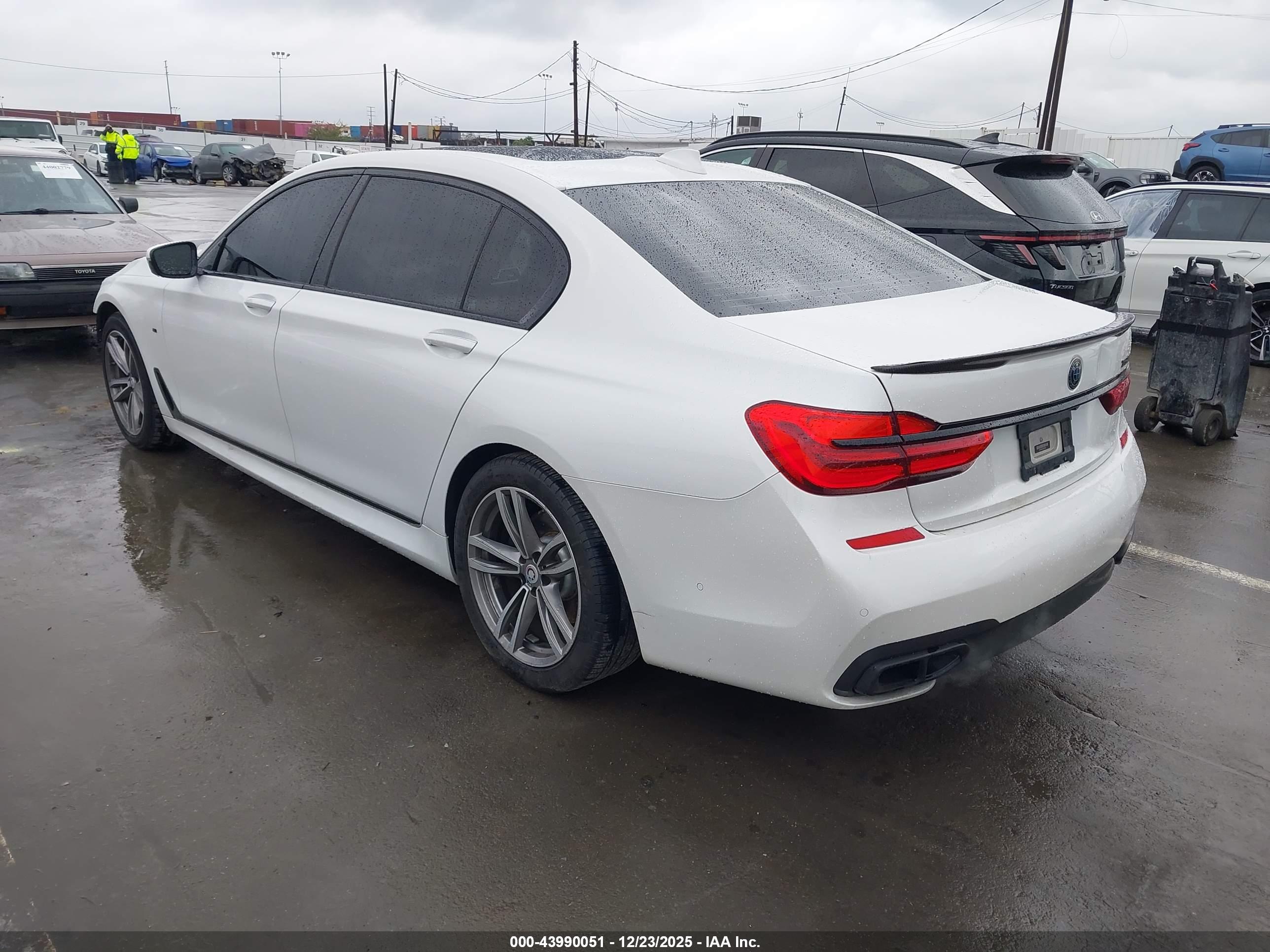 BMW 750I image 3