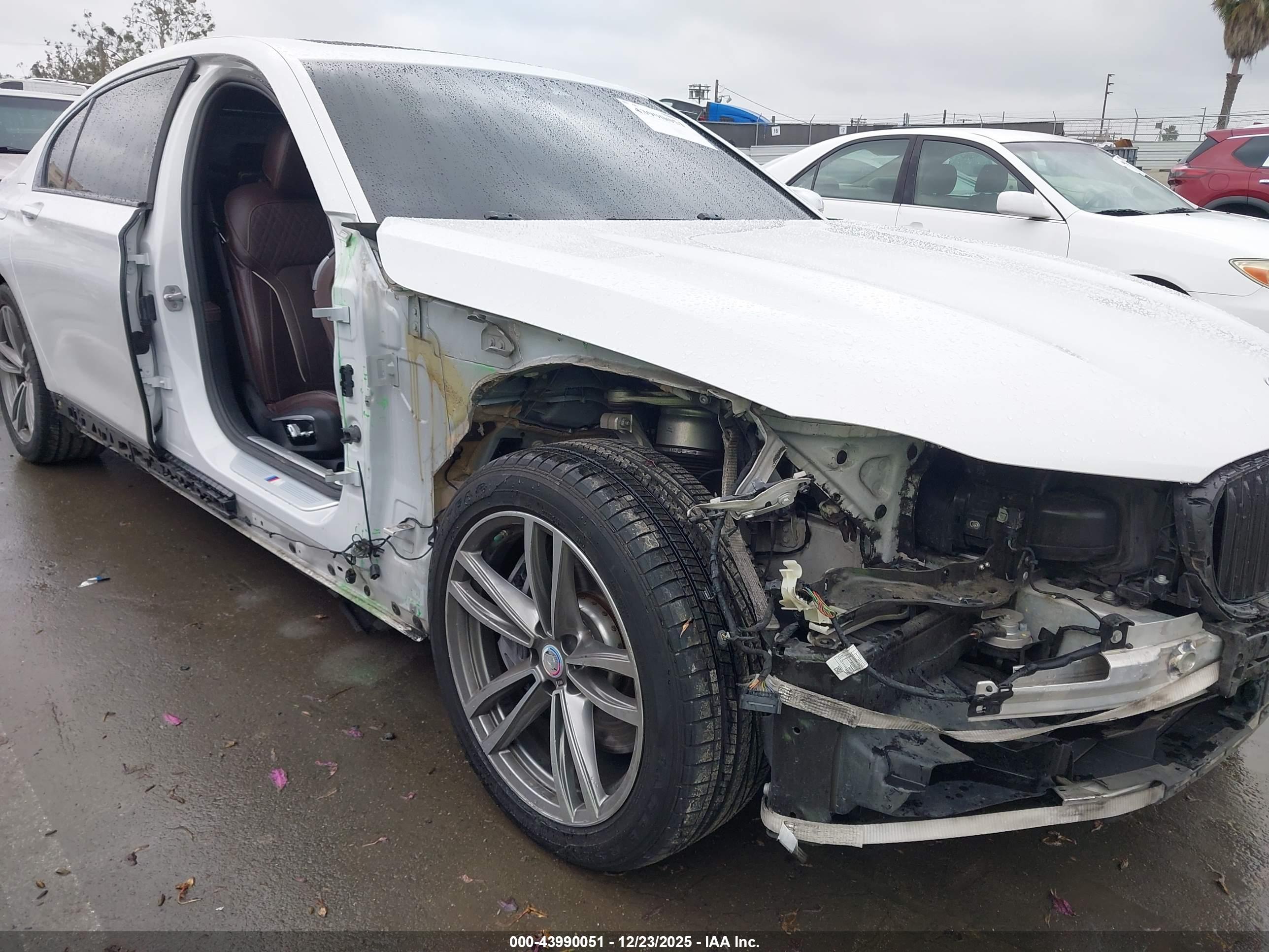 BMW 750I image 6