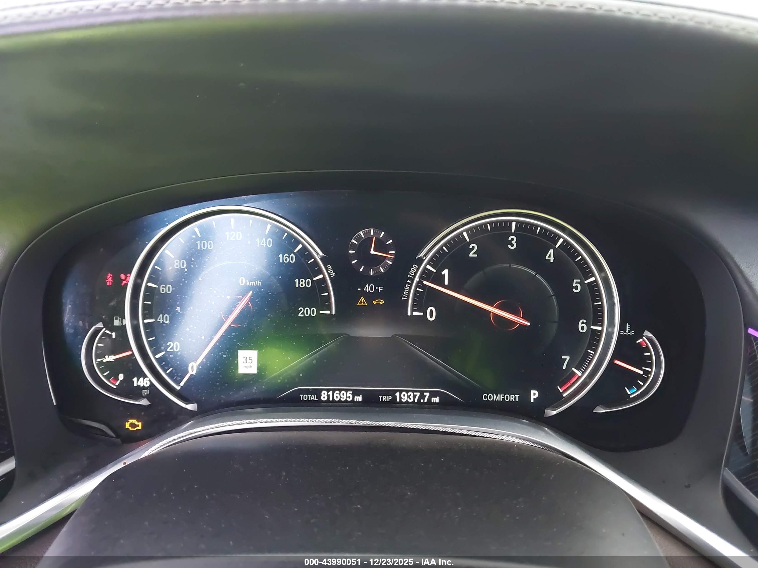 BMW 750I image 7