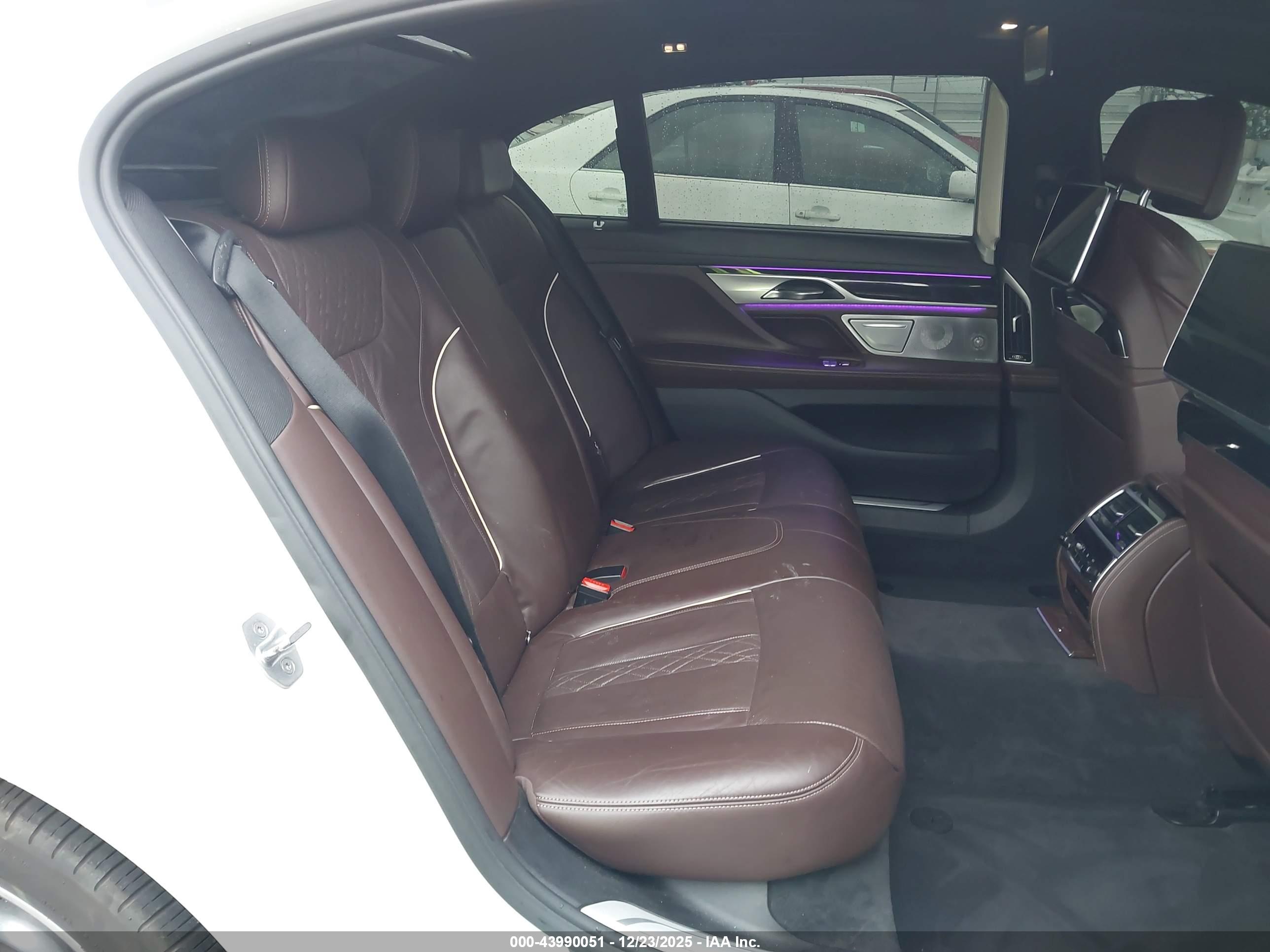 BMW 750I image 8