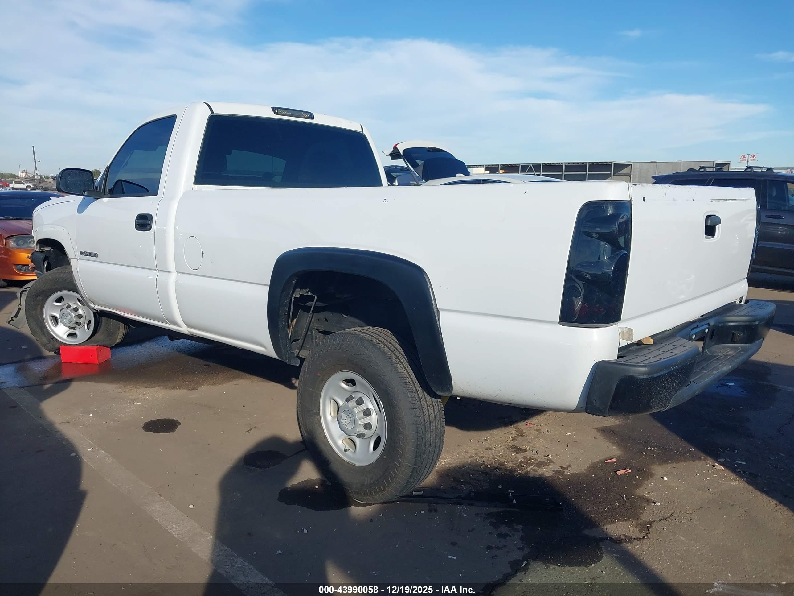 CHEVROLET SILVERADO image 3