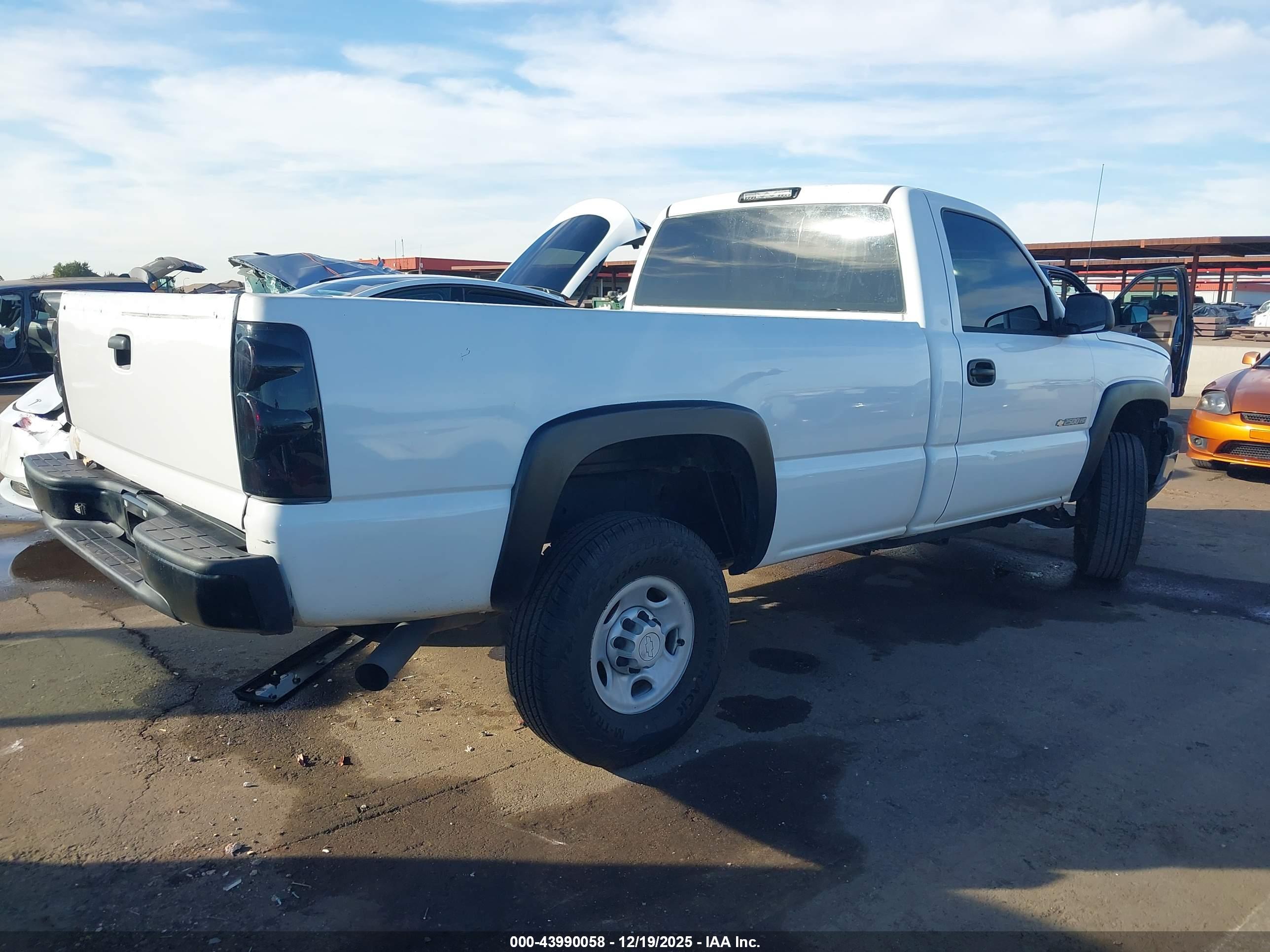 CHEVROLET SILVERADO image 4