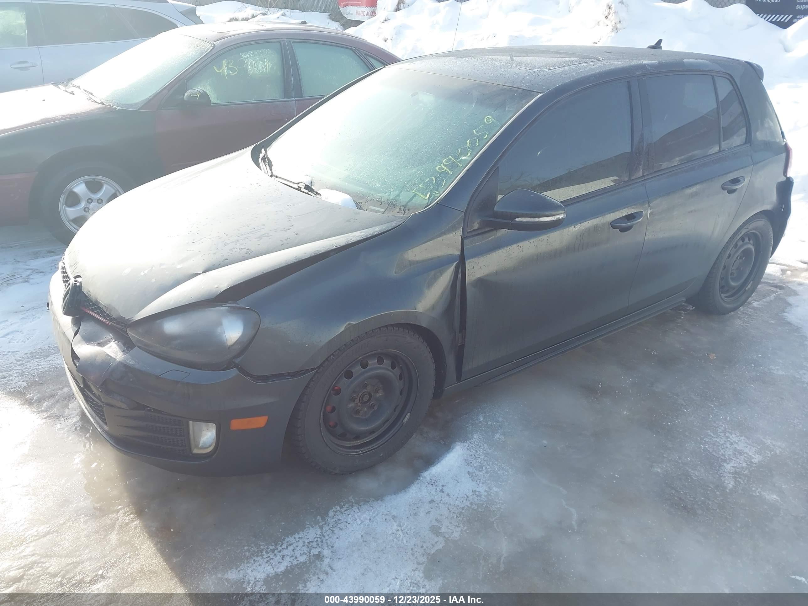 VOLKSWAGEN GTI image 2