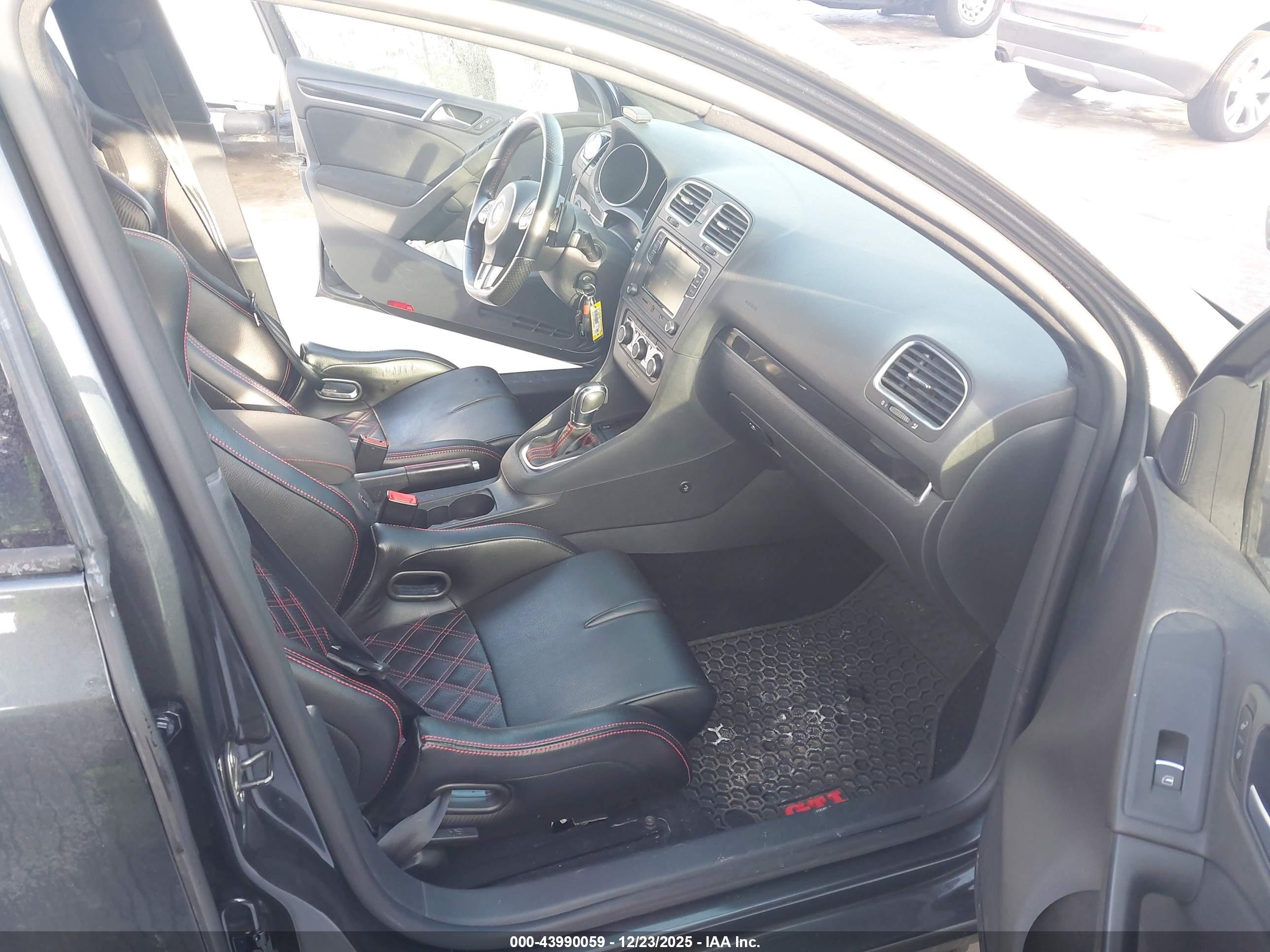VOLKSWAGEN GTI image 5