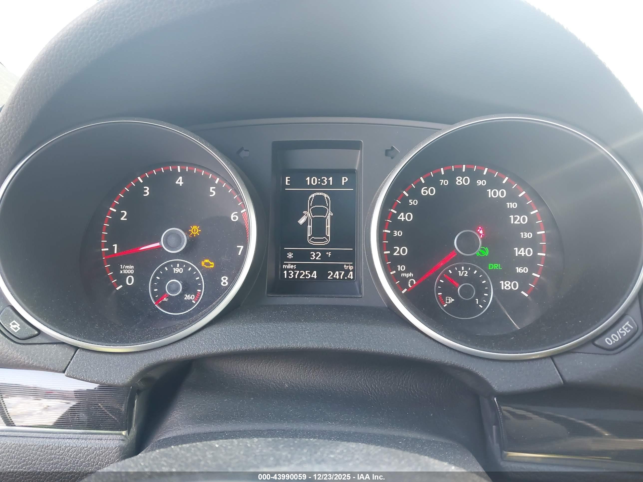 VOLKSWAGEN GTI image 7