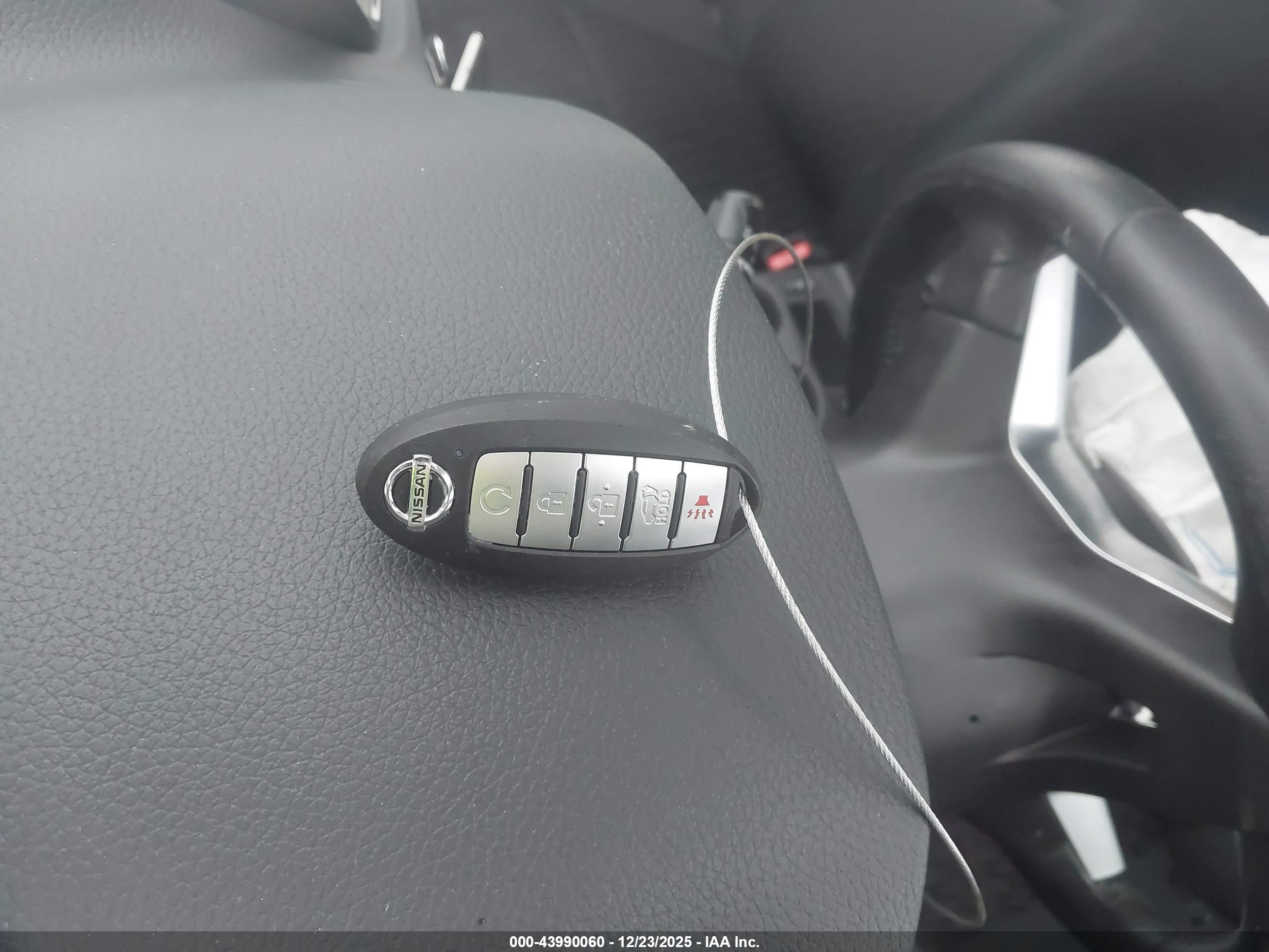 NISSAN ROGUE image 11