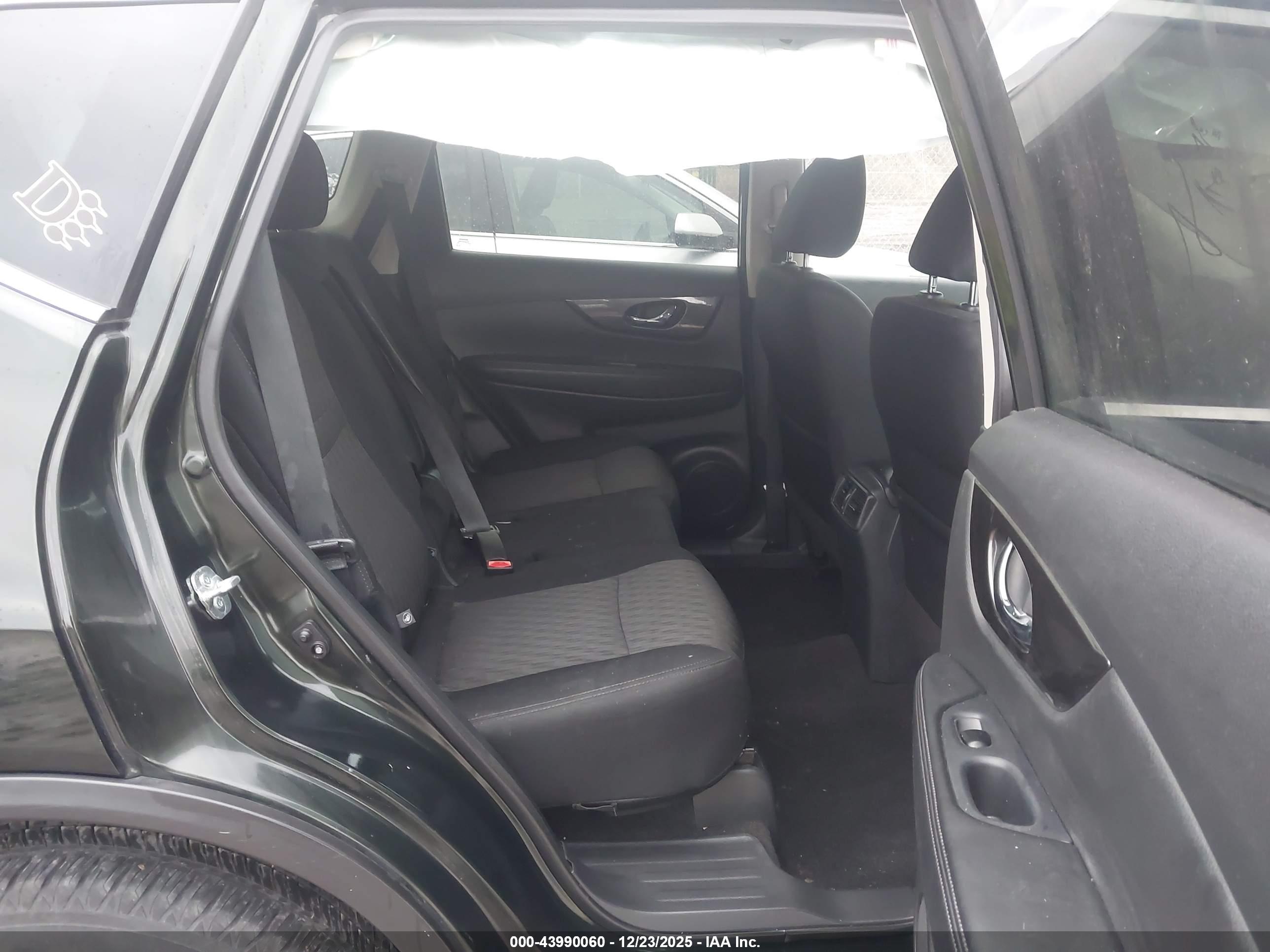 NISSAN ROGUE image 8