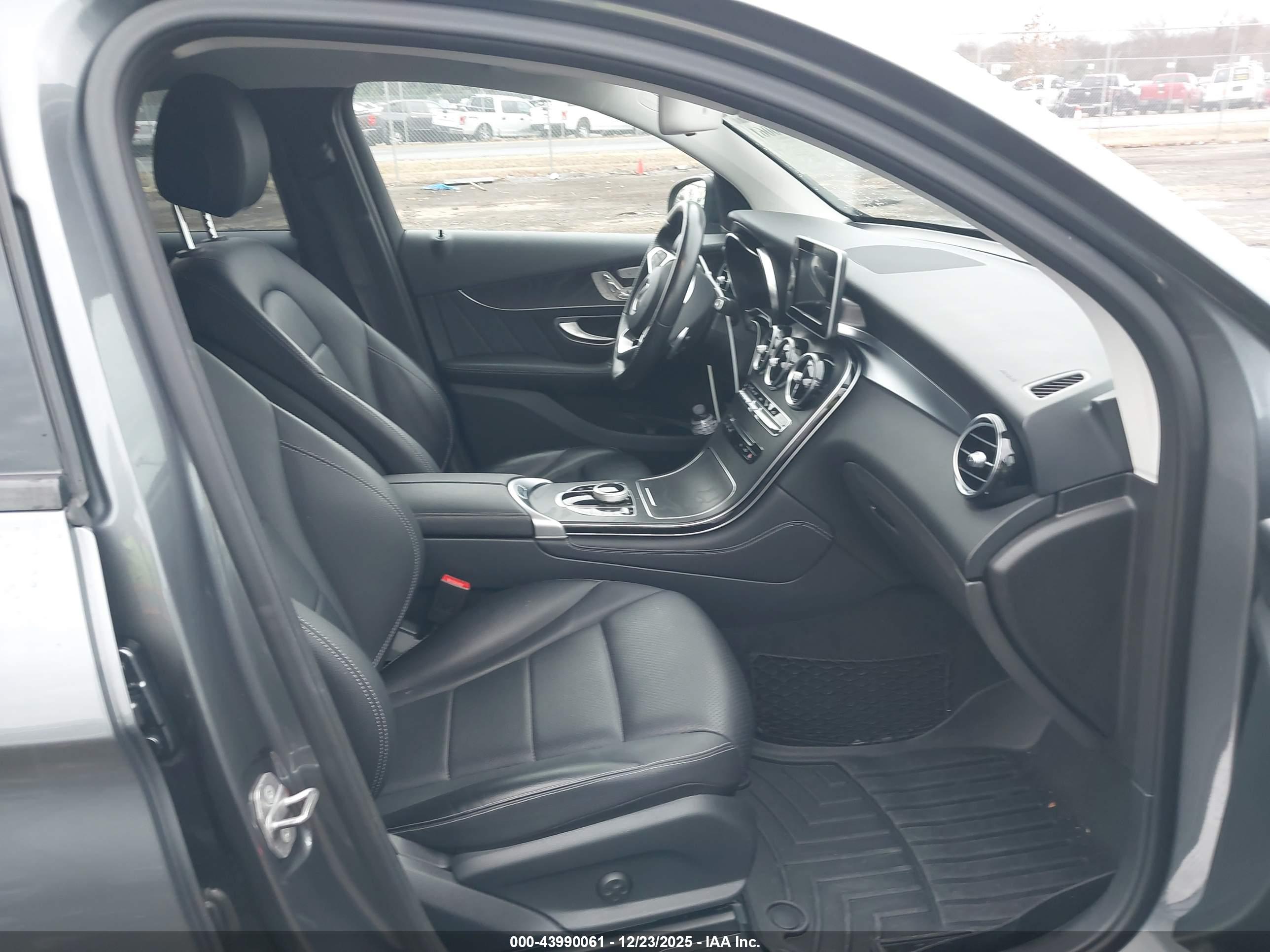 MERCEDES-BENZ GLC image 5