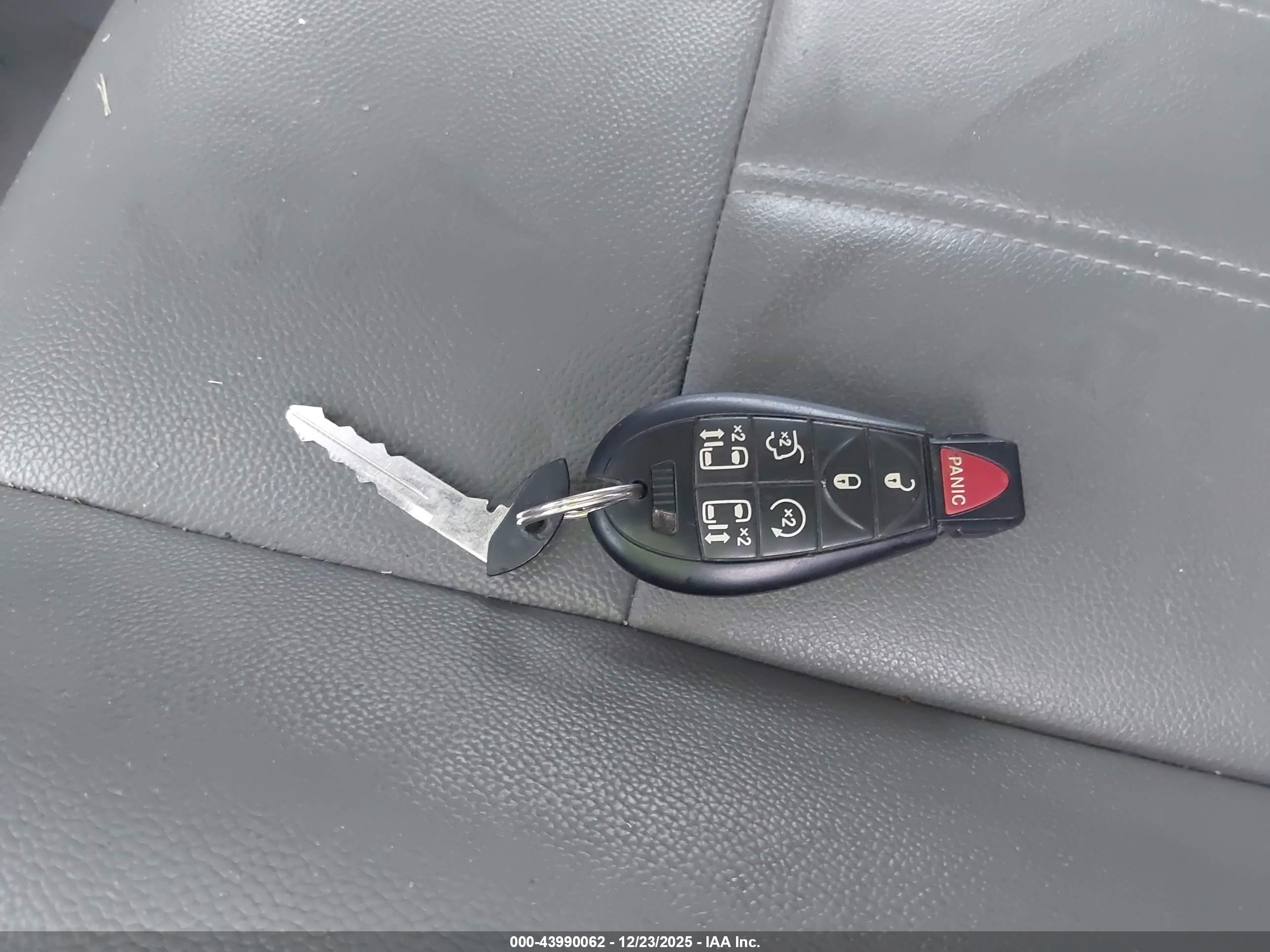 CHRYSLER TOWN image 11