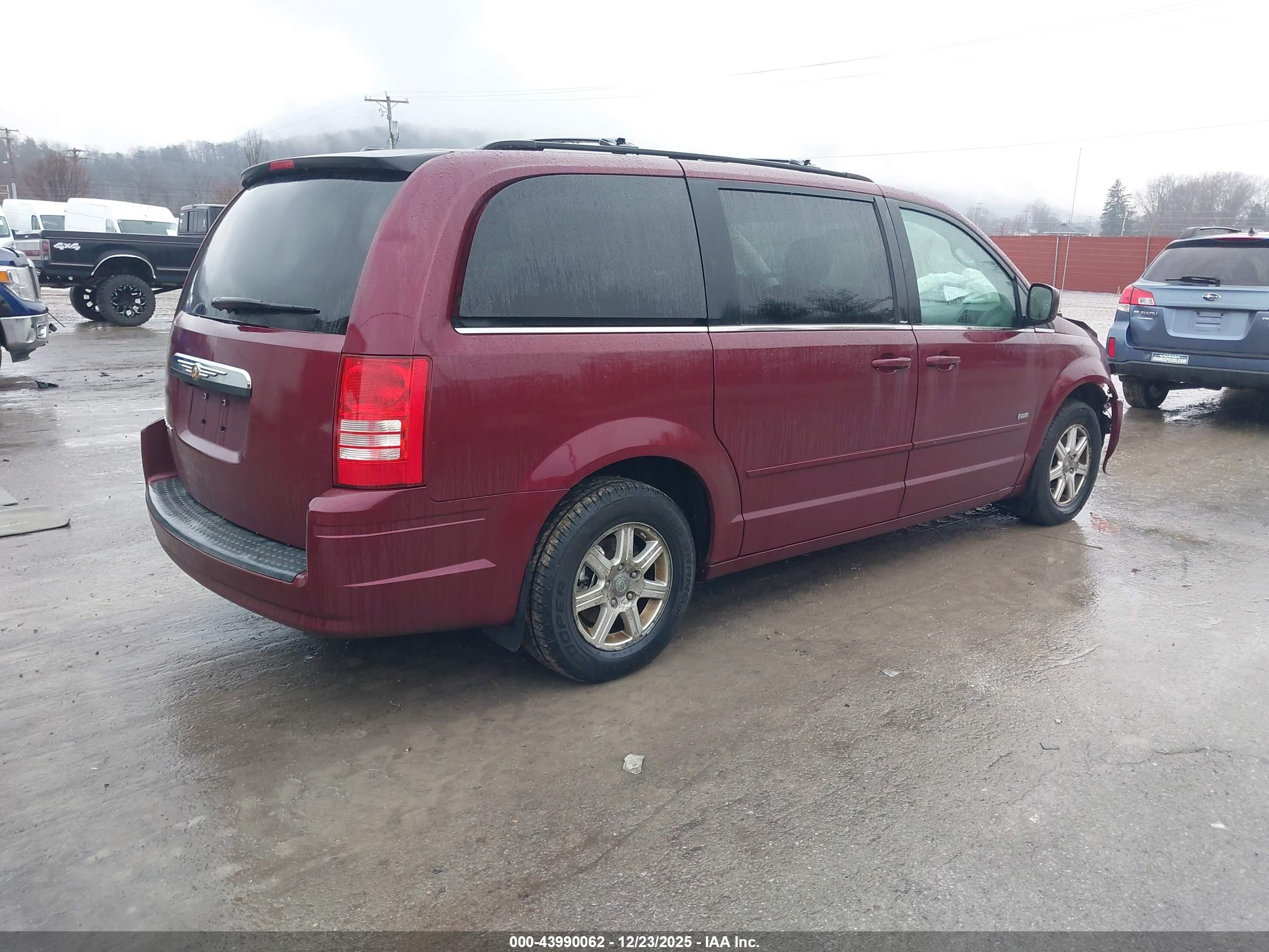 CHRYSLER TOWN image 4