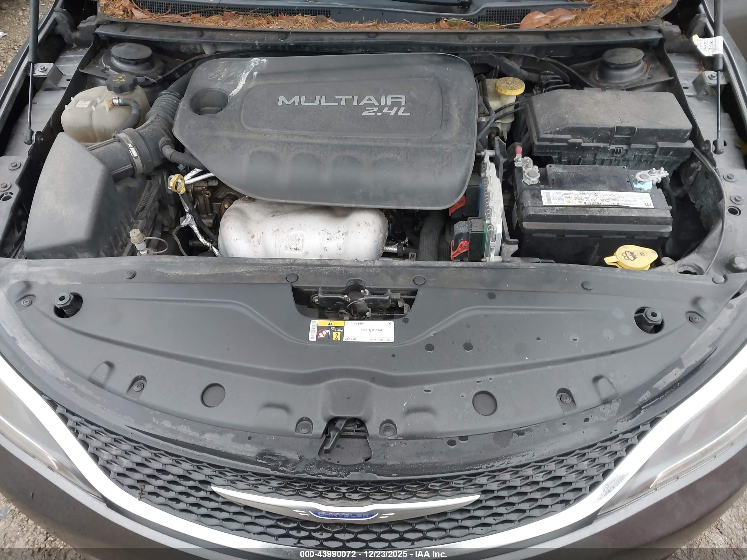 CHRYSLER 200 image 10