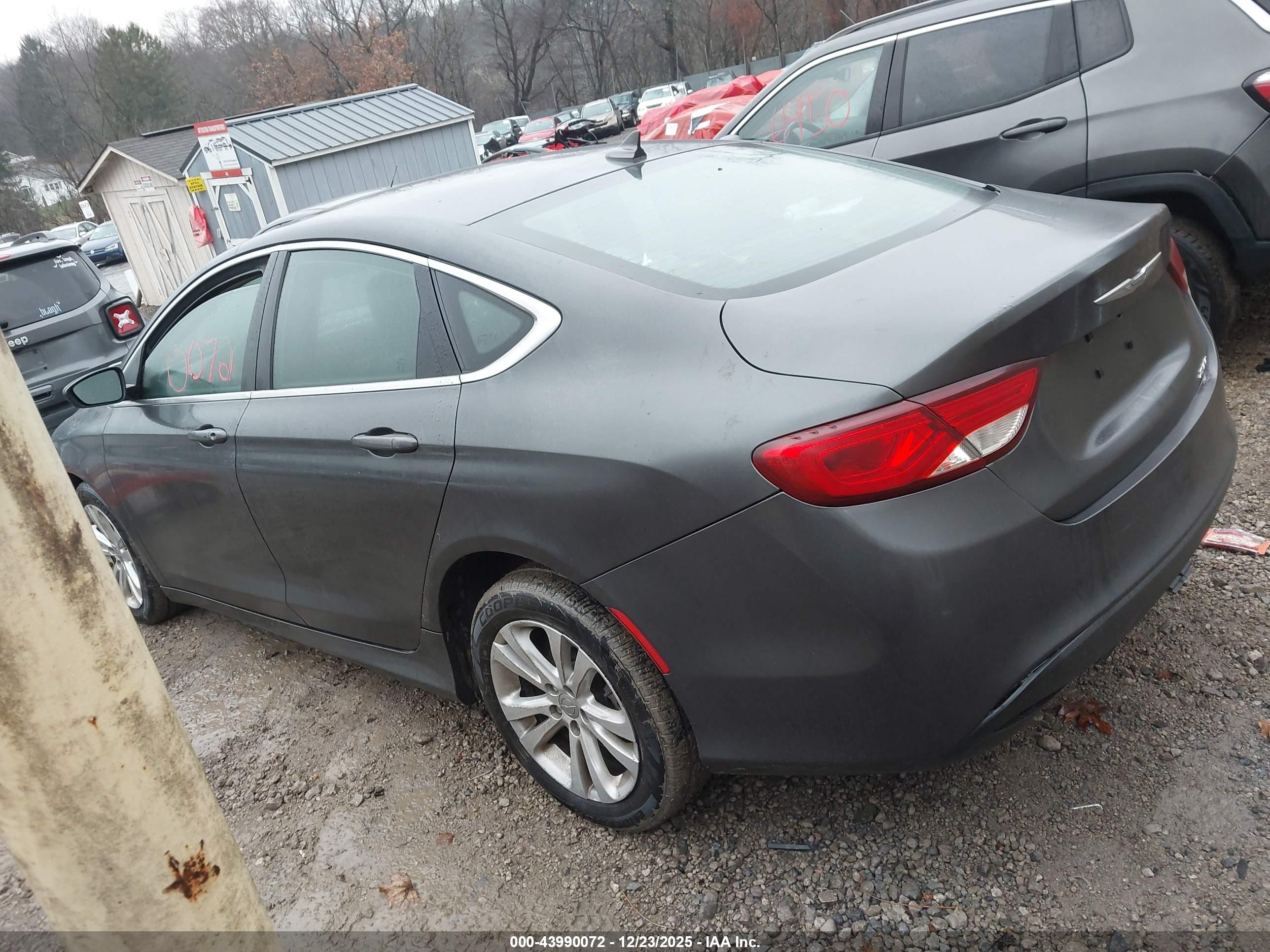 CHRYSLER 200 image 3