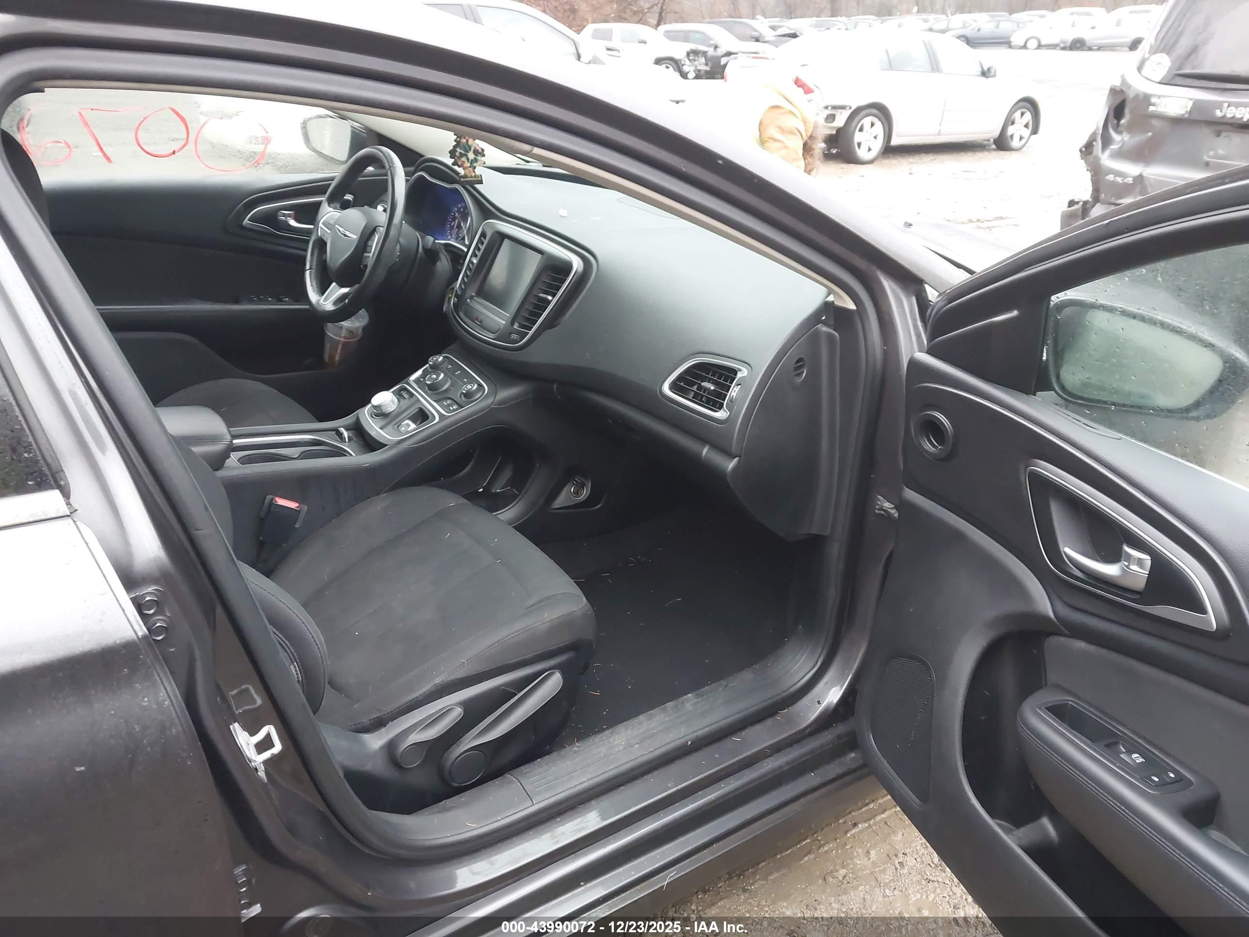 CHRYSLER 200 image 5
