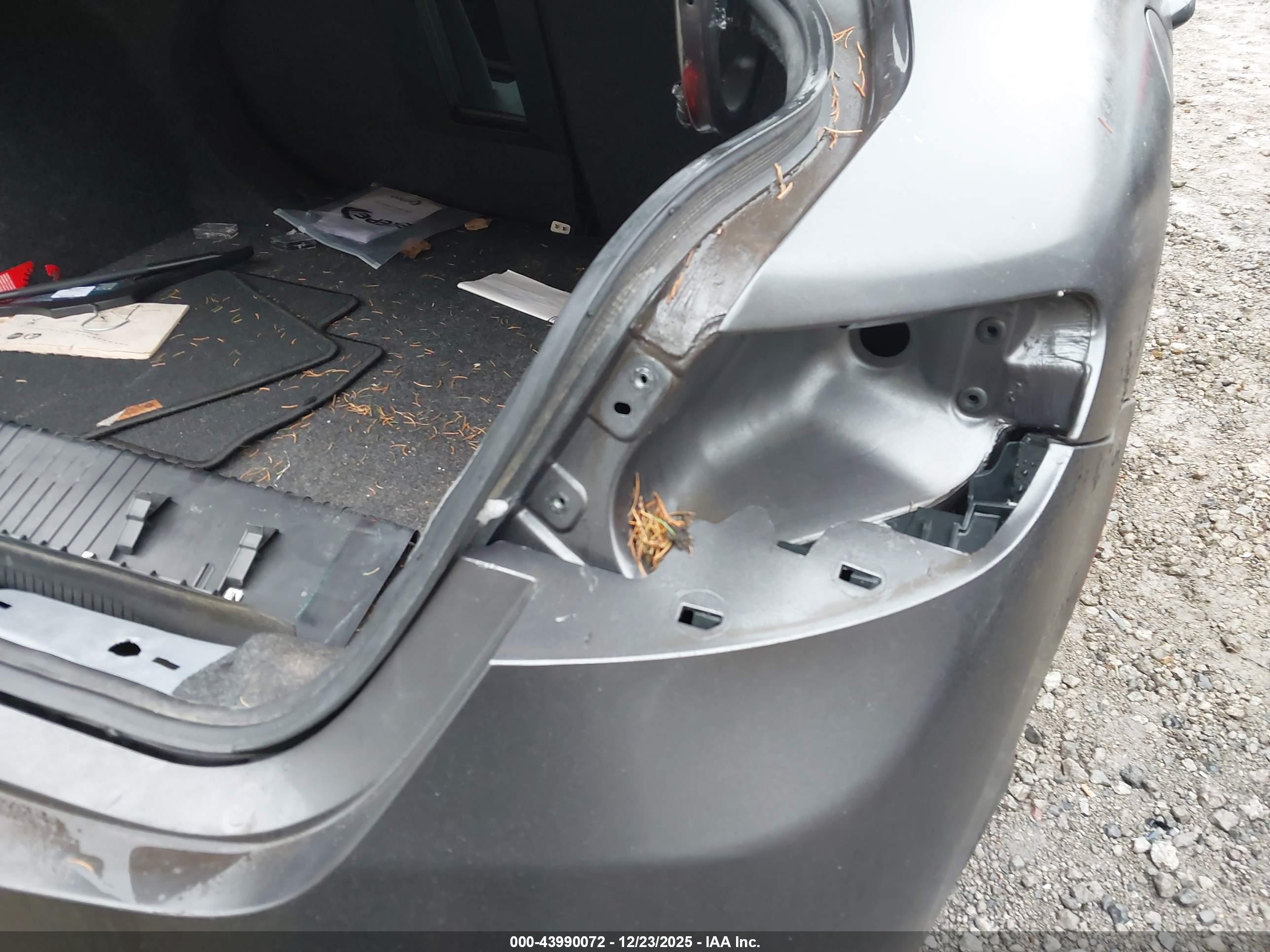 CHRYSLER 200 image 6