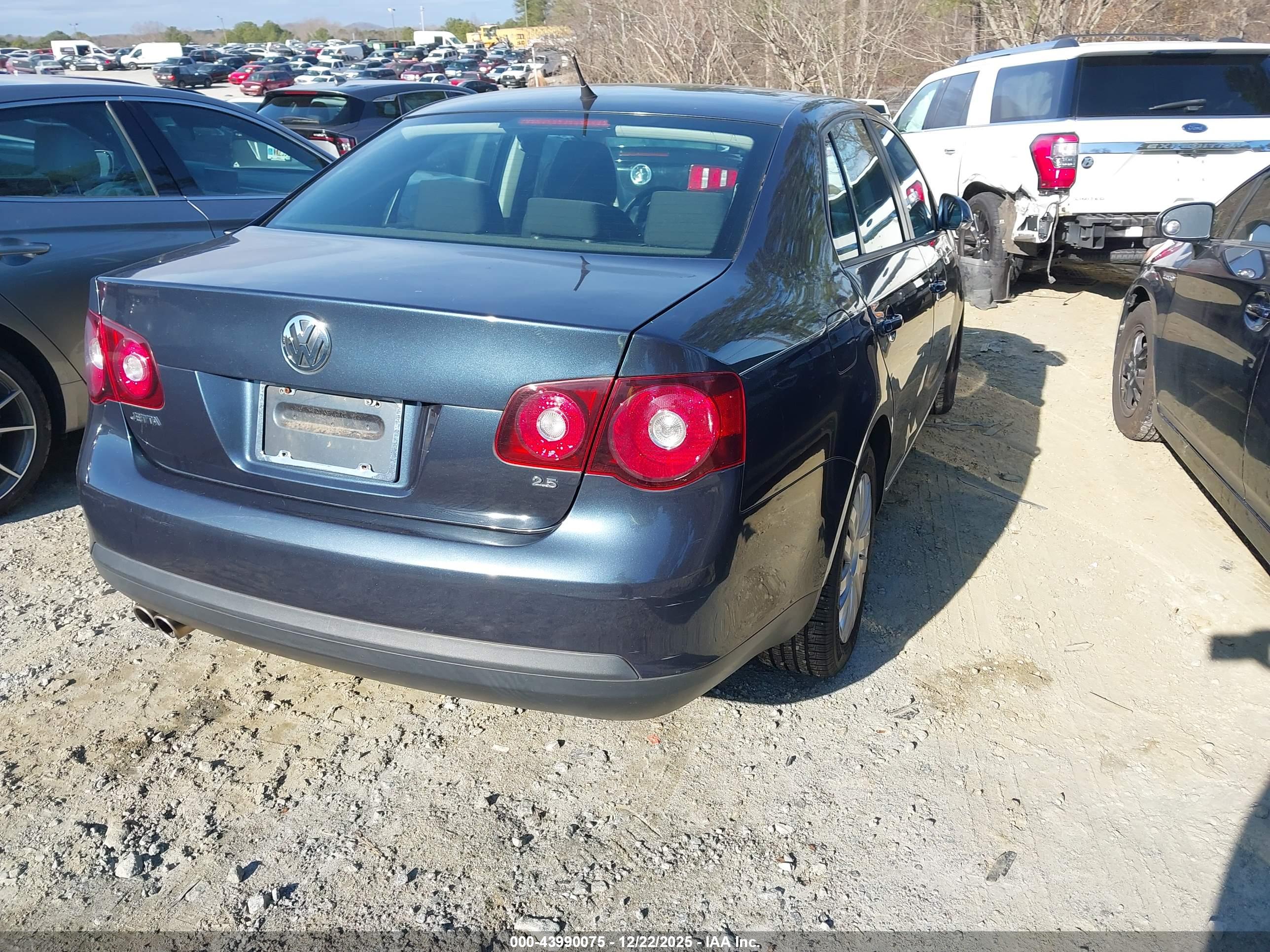 VOLKSWAGEN JETTA image 4