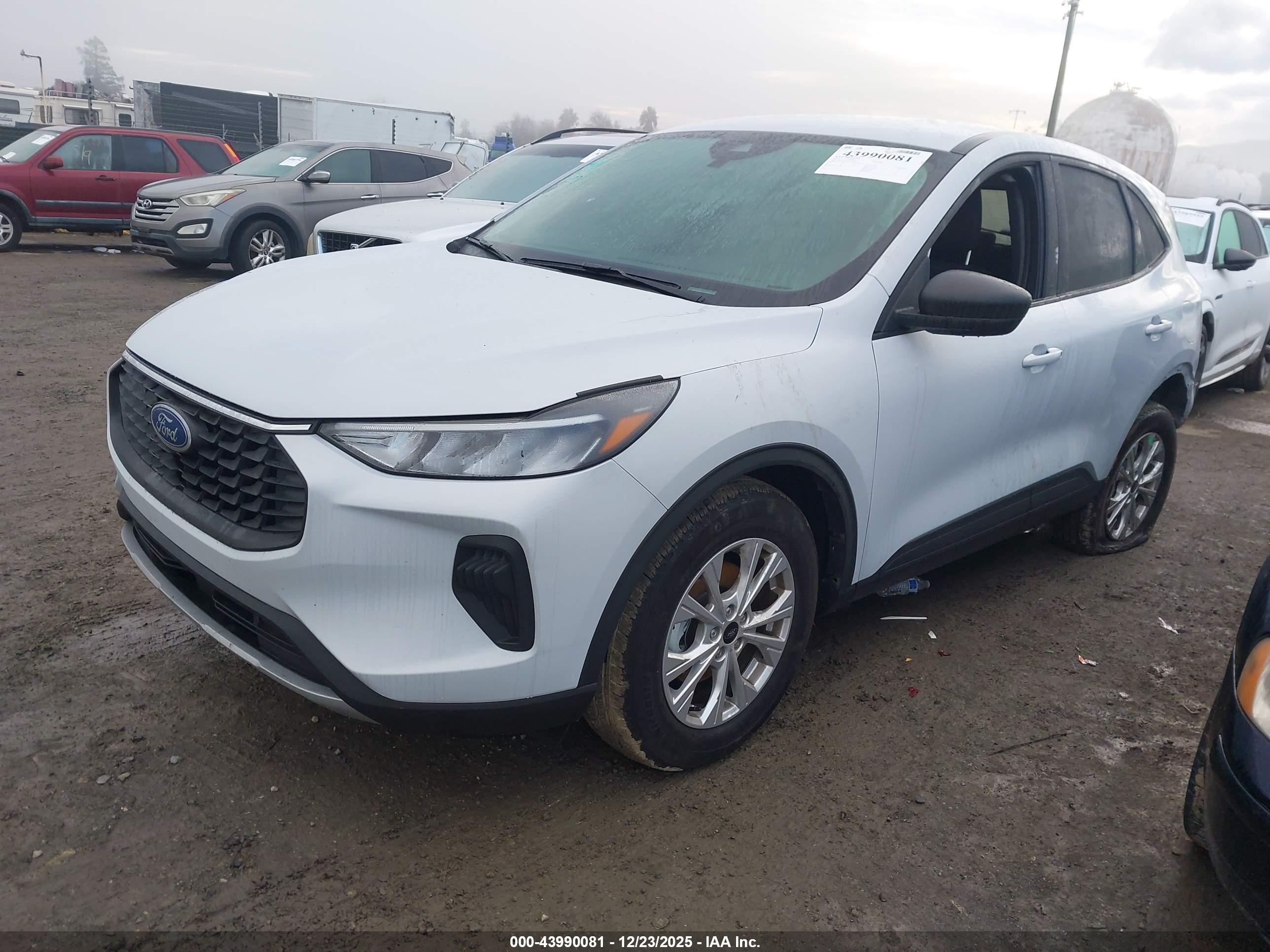 FORD ESCAPE image 2