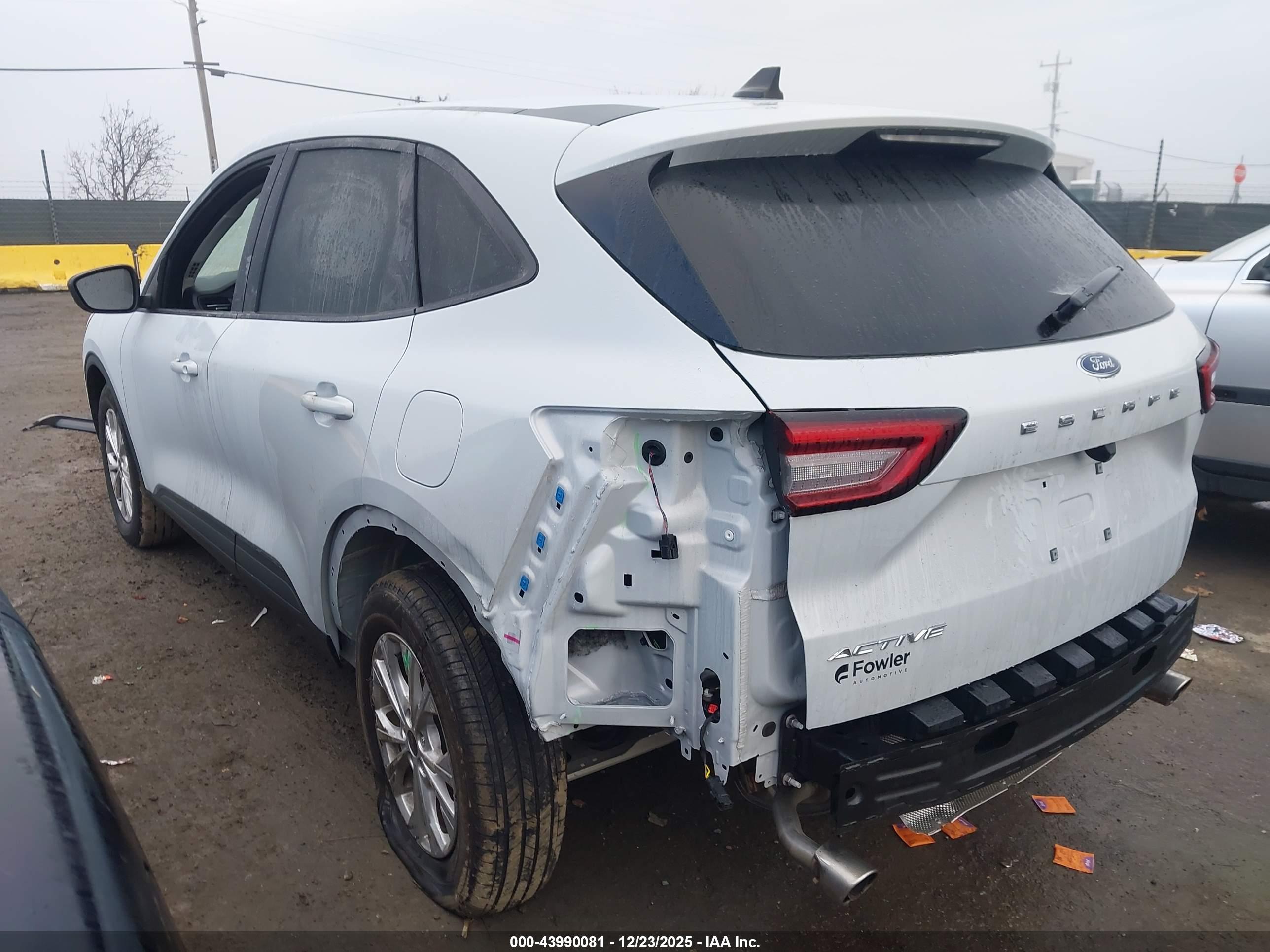 FORD ESCAPE image 3