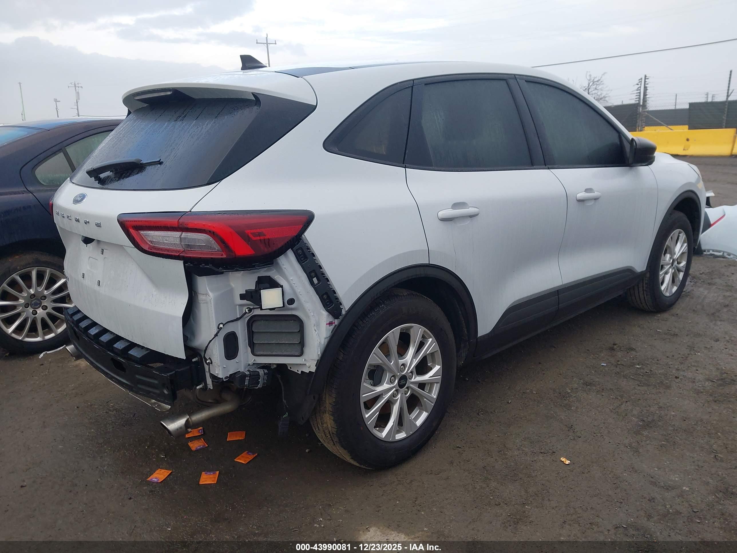 FORD ESCAPE image 4