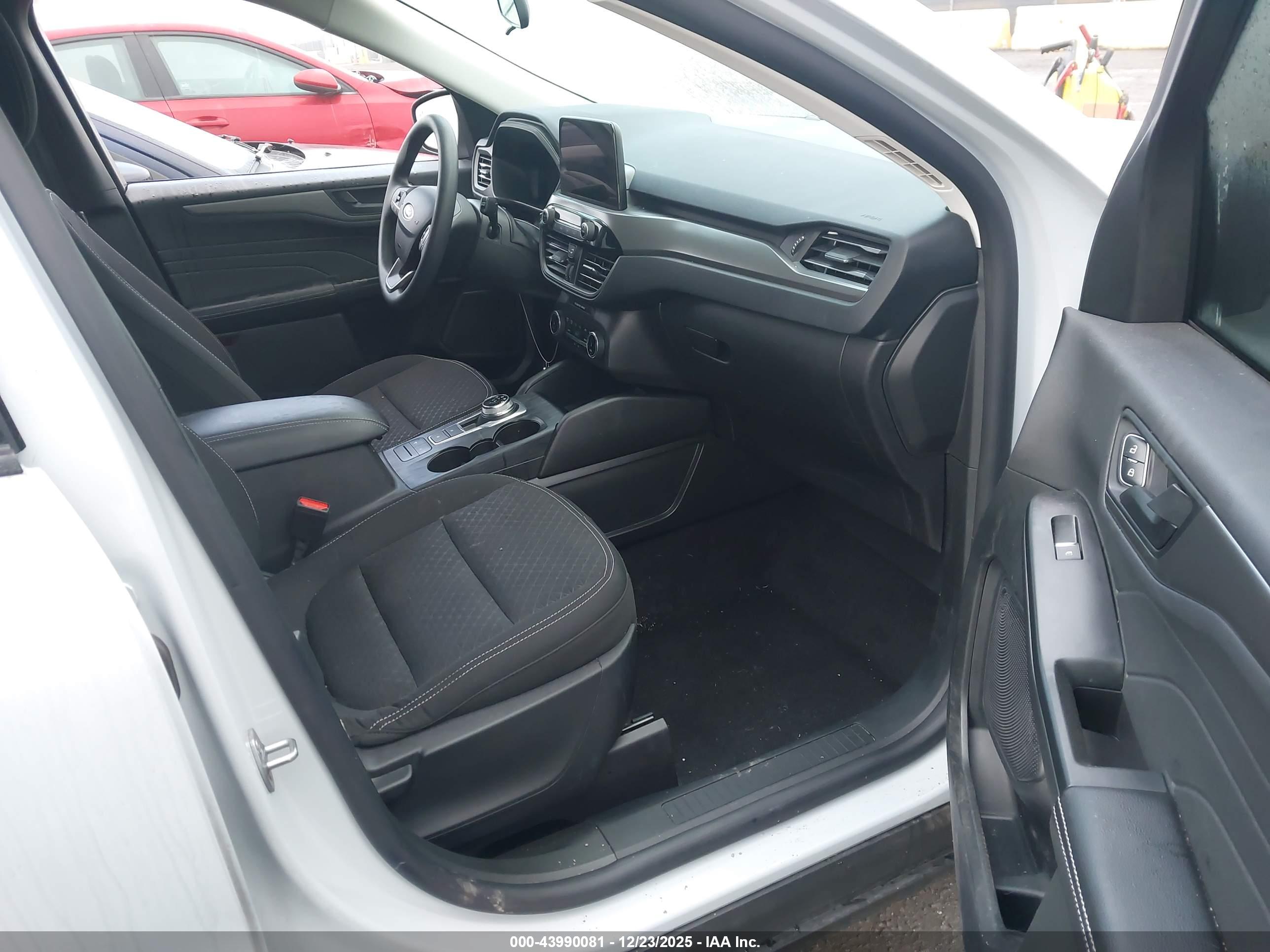 FORD ESCAPE image 5