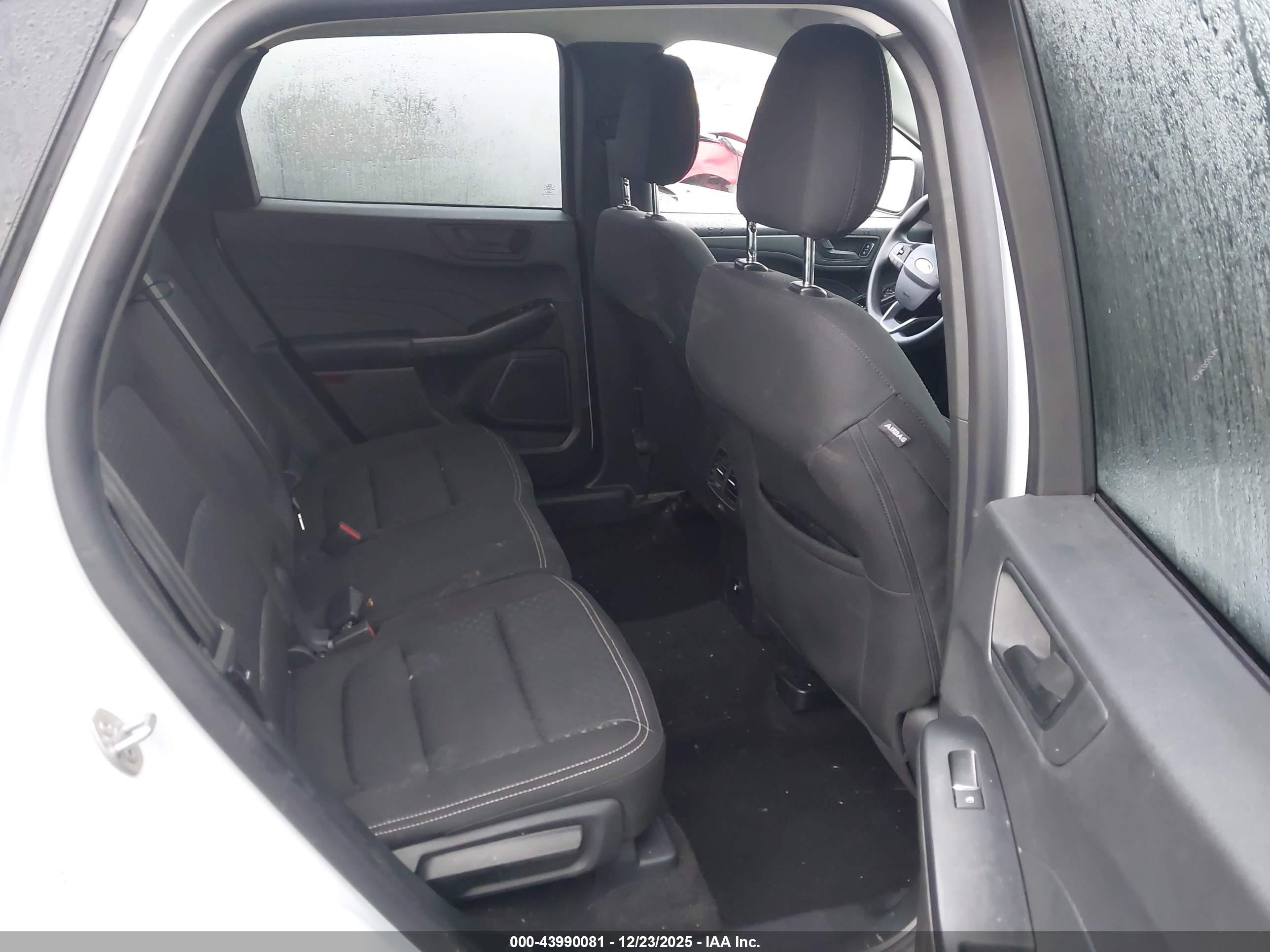 FORD ESCAPE image 8