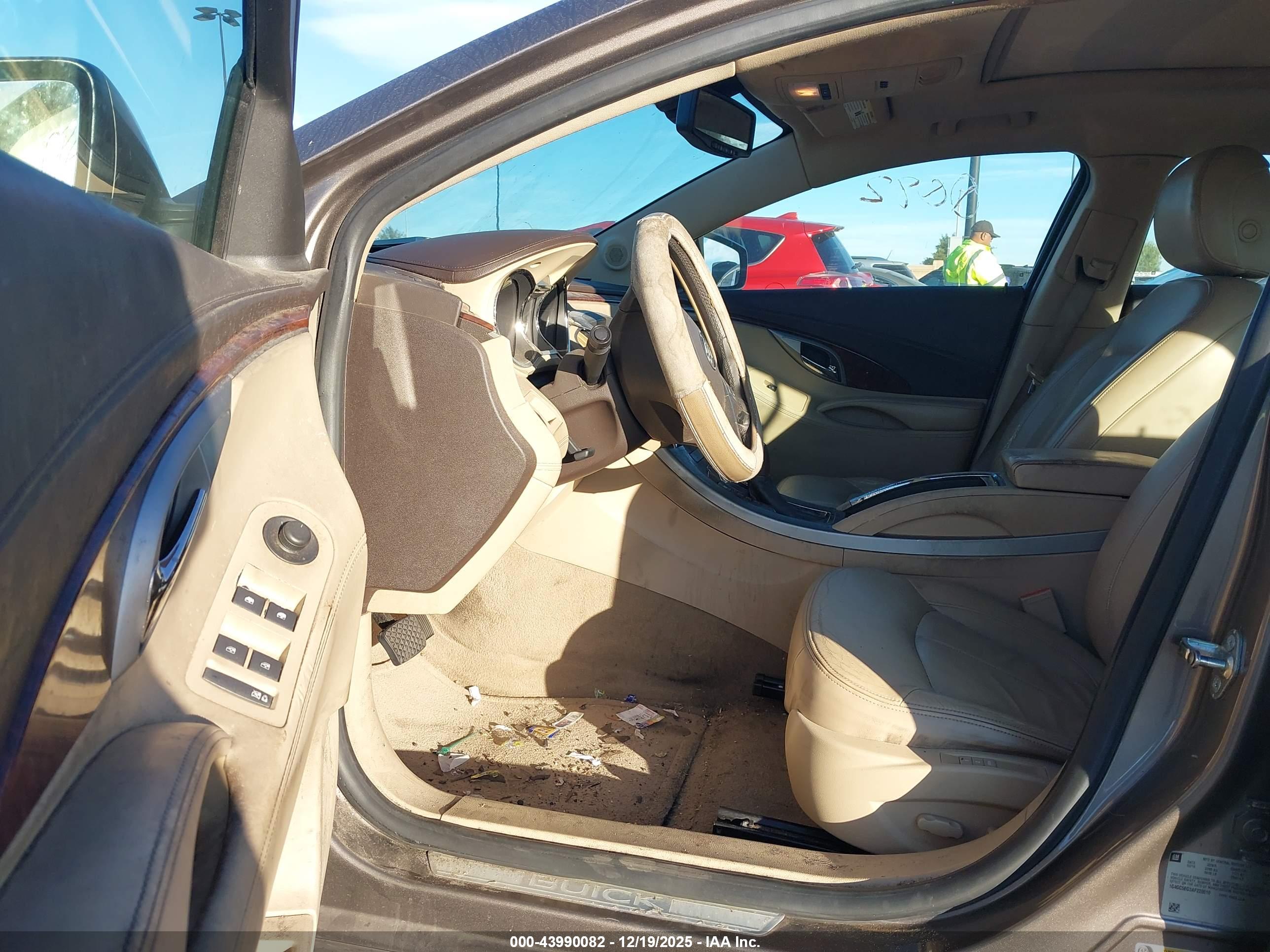 BUICK LACROSSE image 5