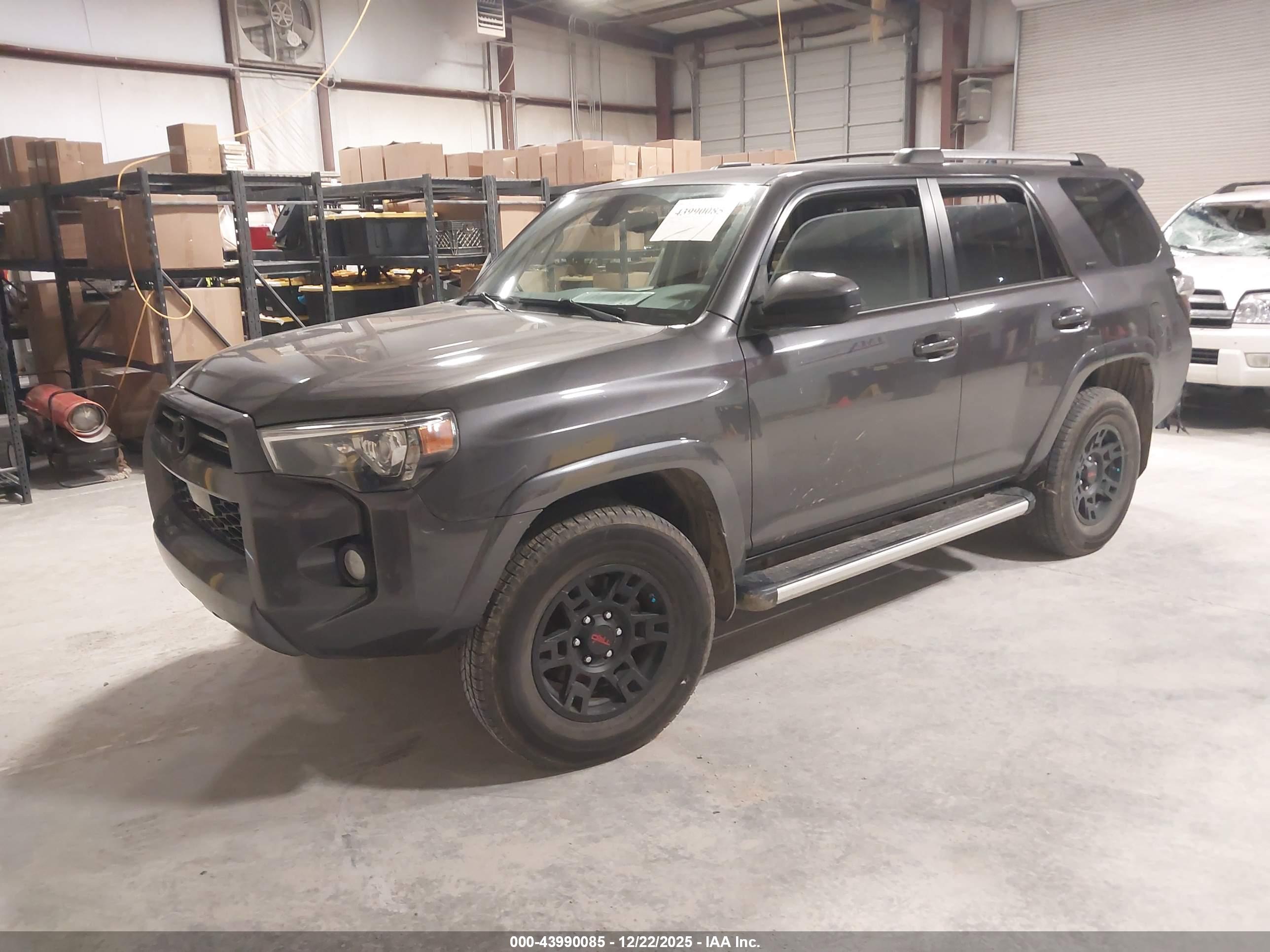 TOYOTA 4RUNNER image 2