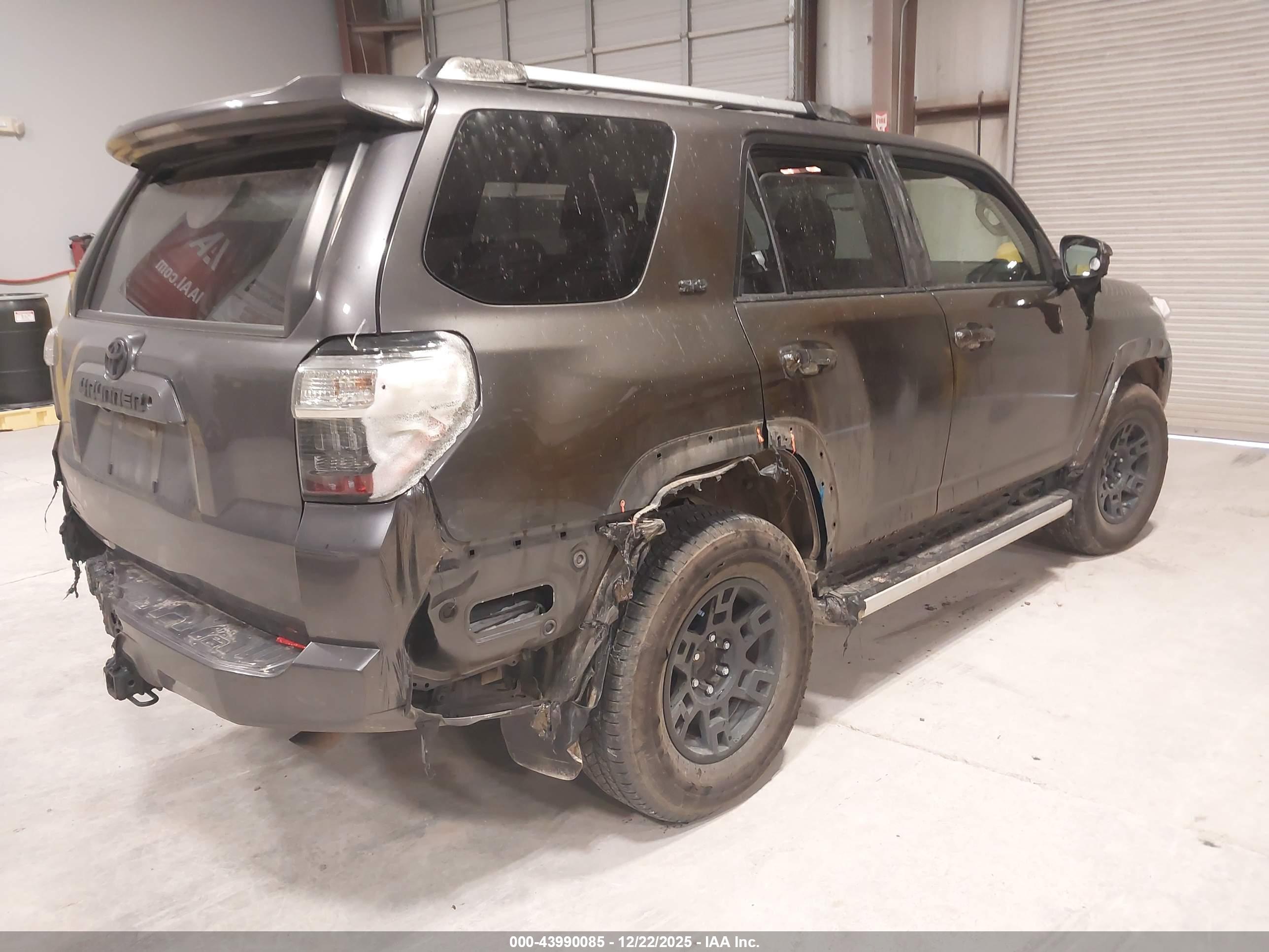 TOYOTA 4RUNNER image 6