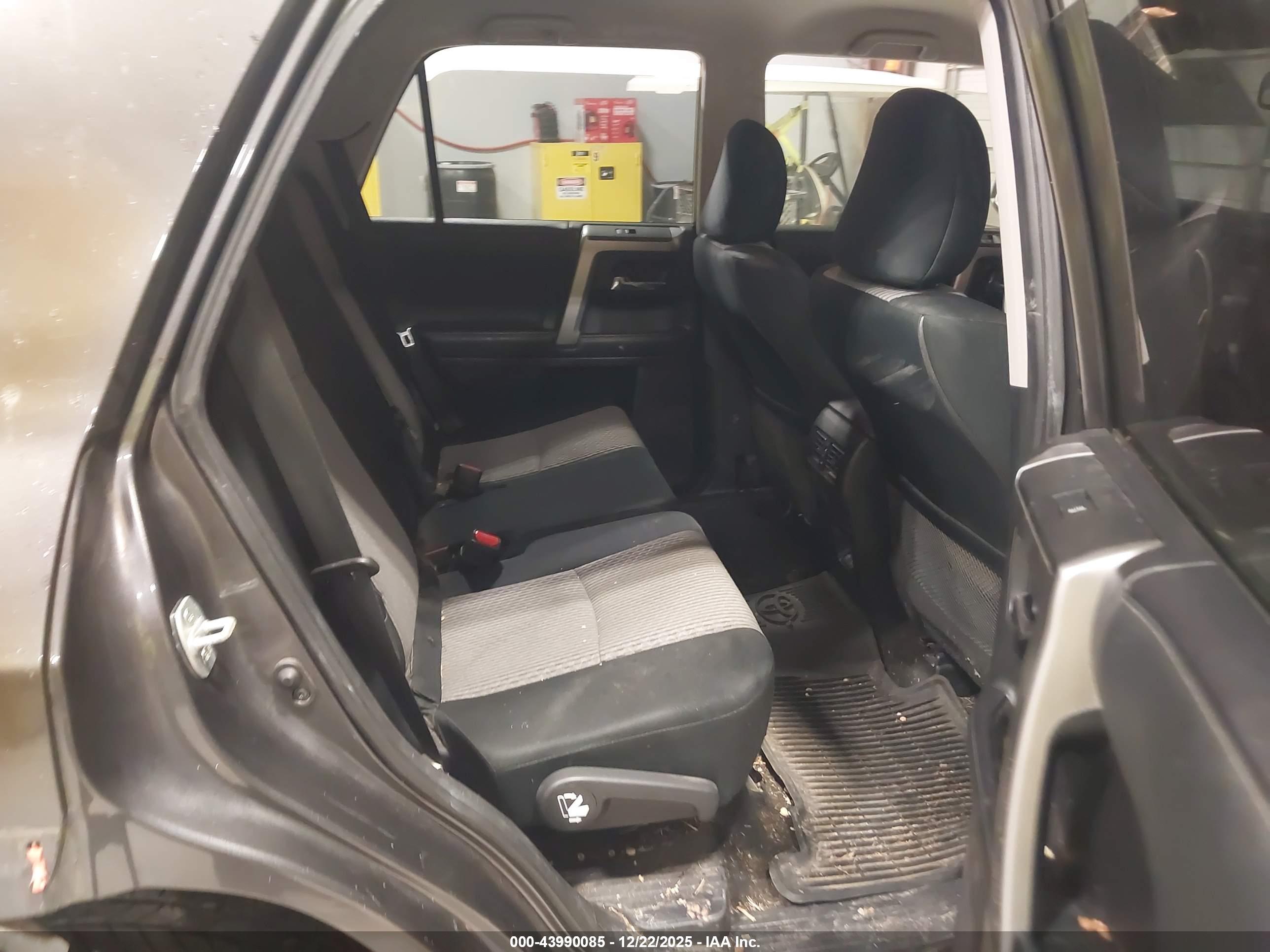 TOYOTA 4RUNNER image 8