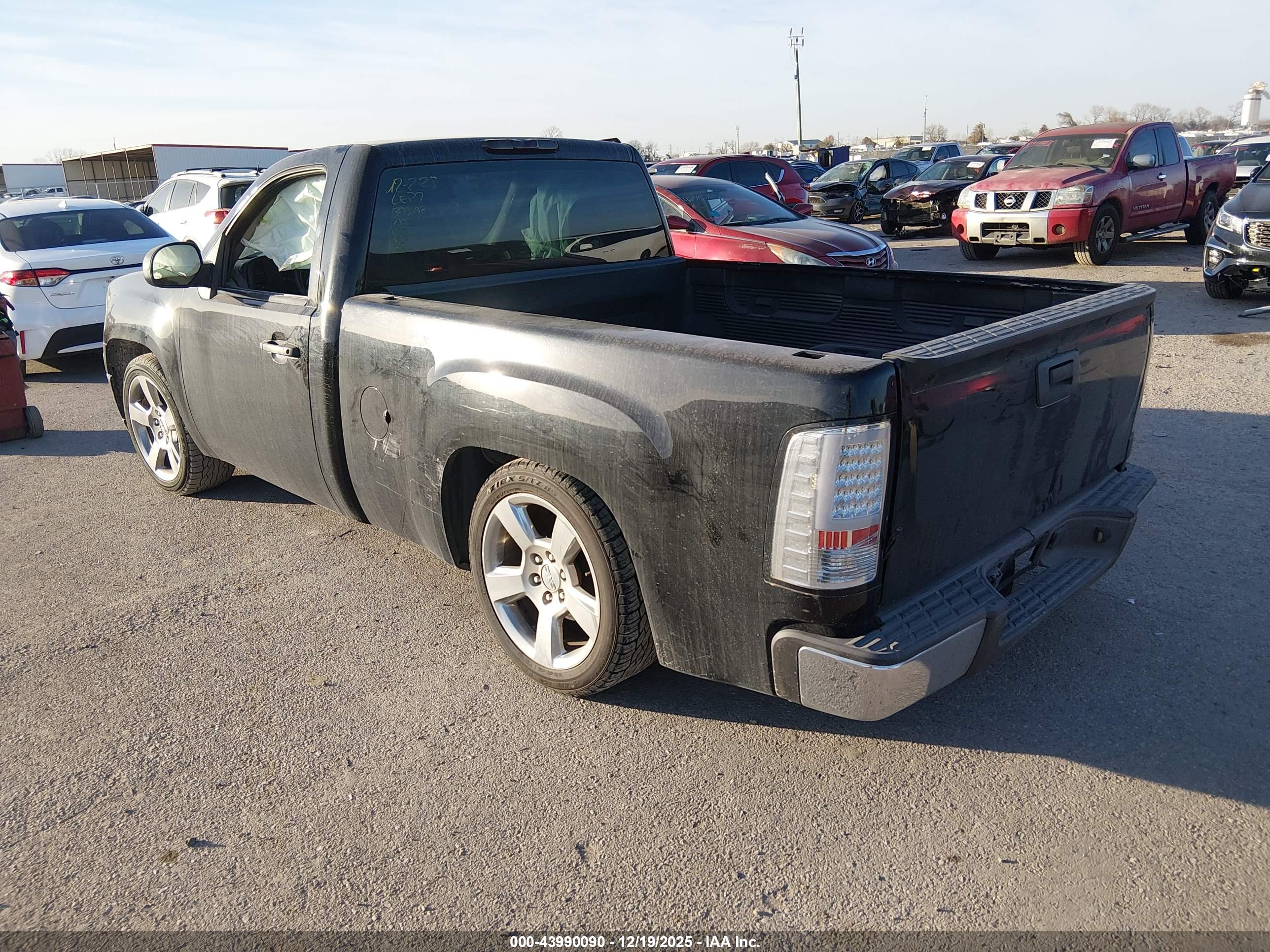 GMC SIERRA image 3