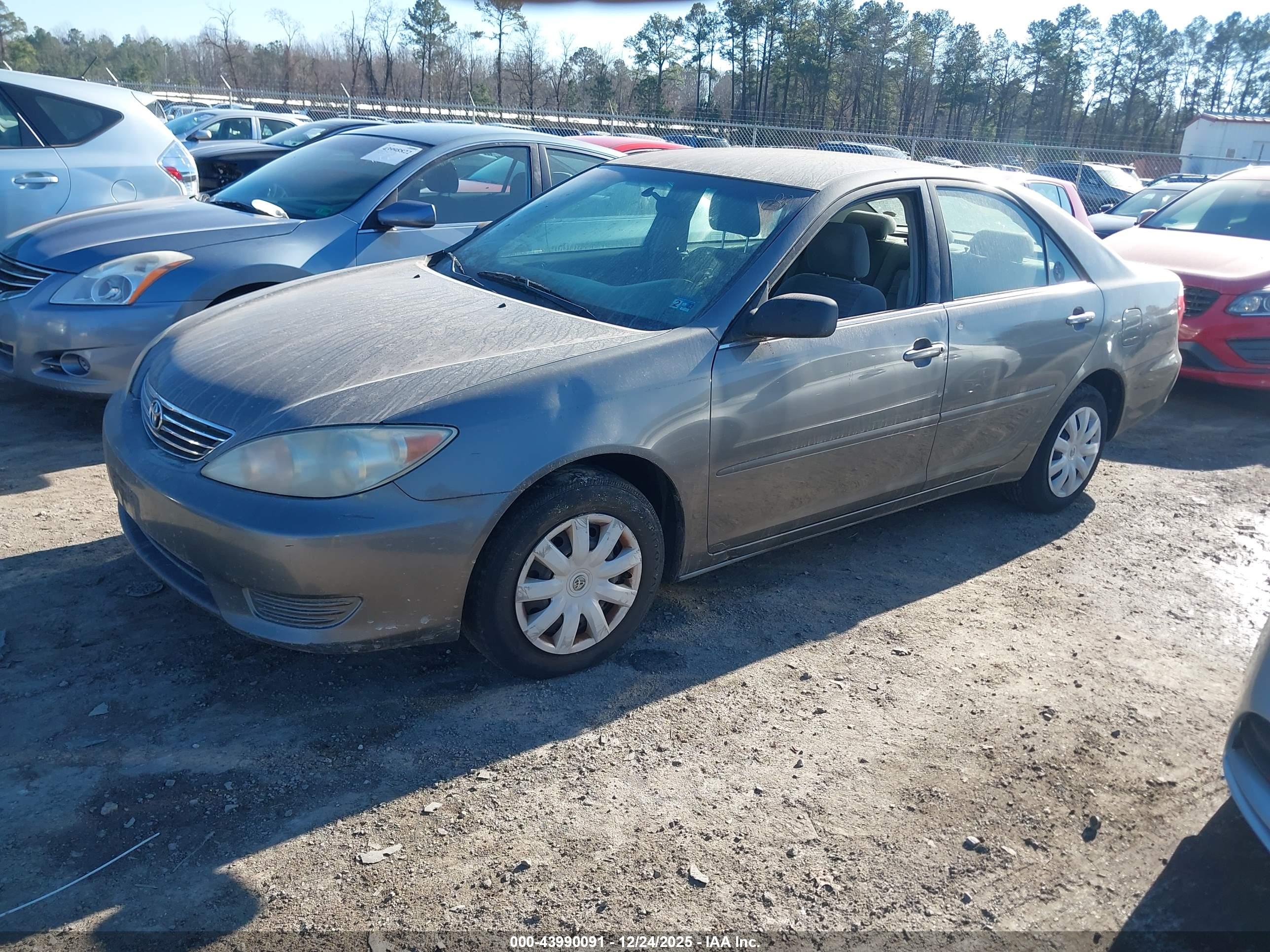 TOYOTA CAMRY image 2