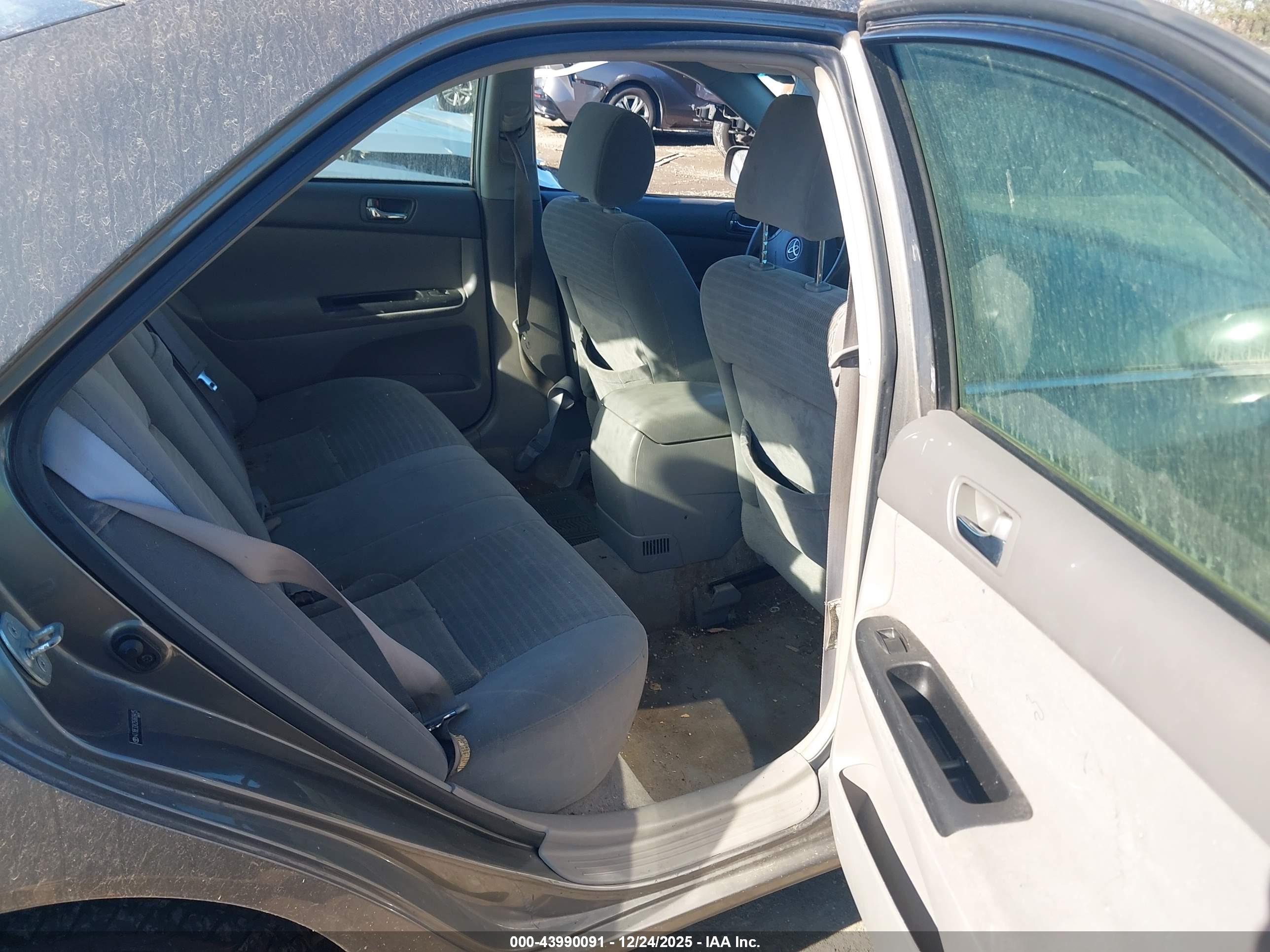 TOYOTA CAMRY image 8