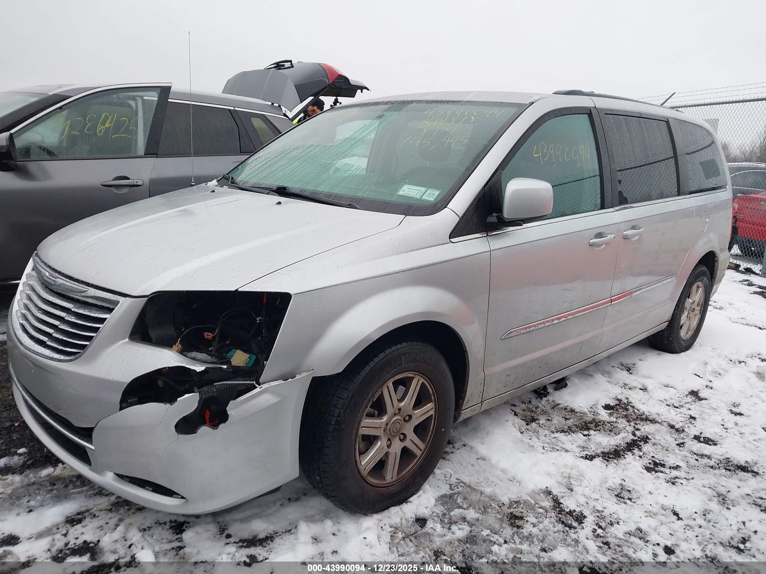 CHRYSLER TOWN image 2