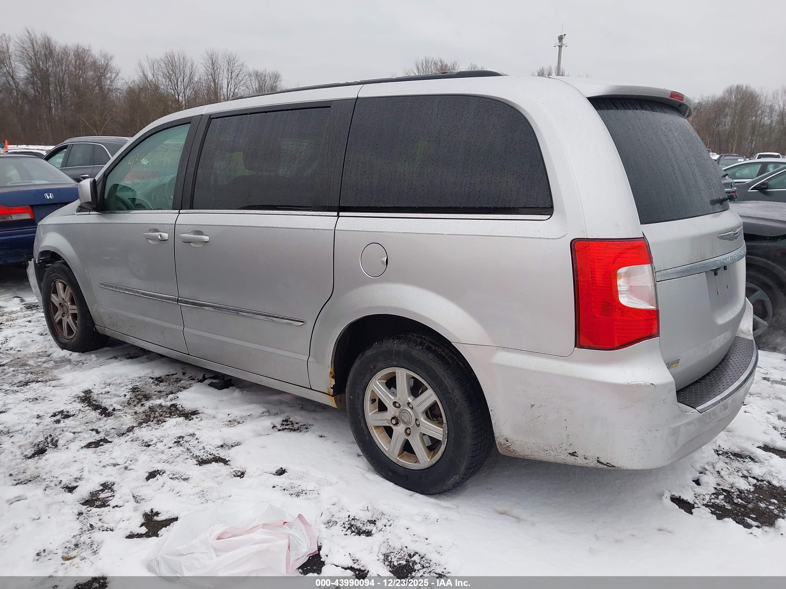 CHRYSLER TOWN image 3