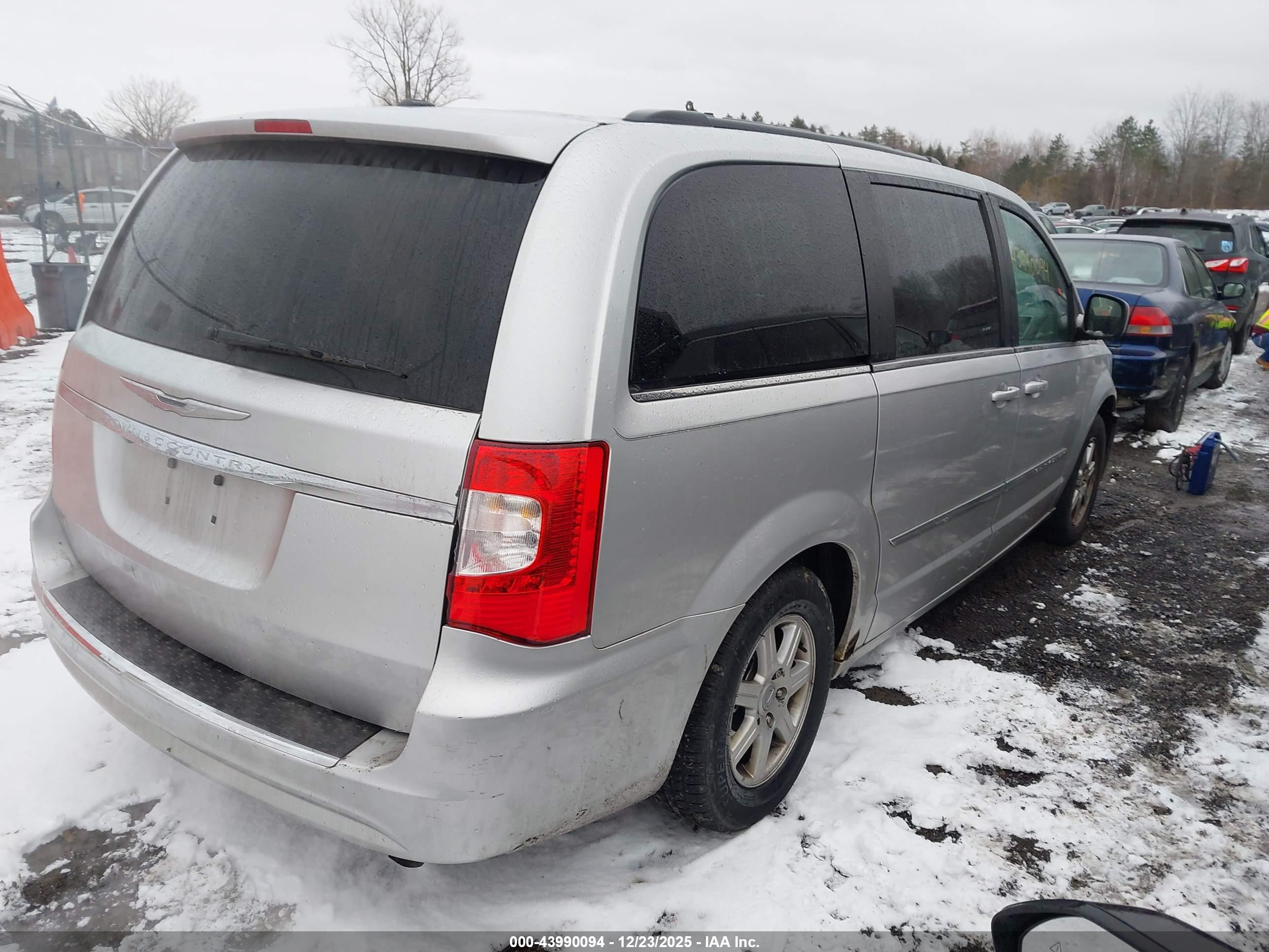 CHRYSLER TOWN image 4