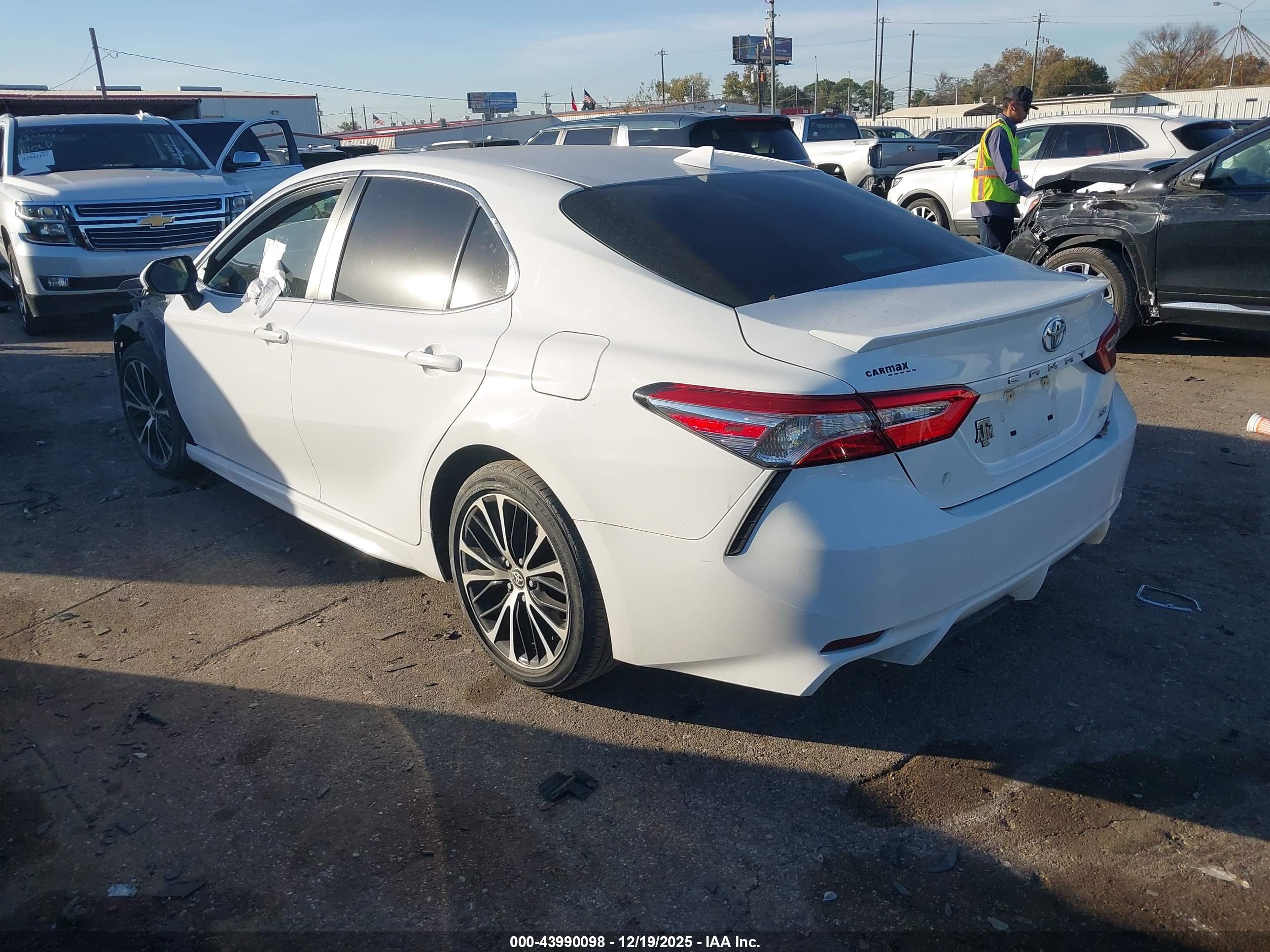 TOYOTA CAMRY image 3