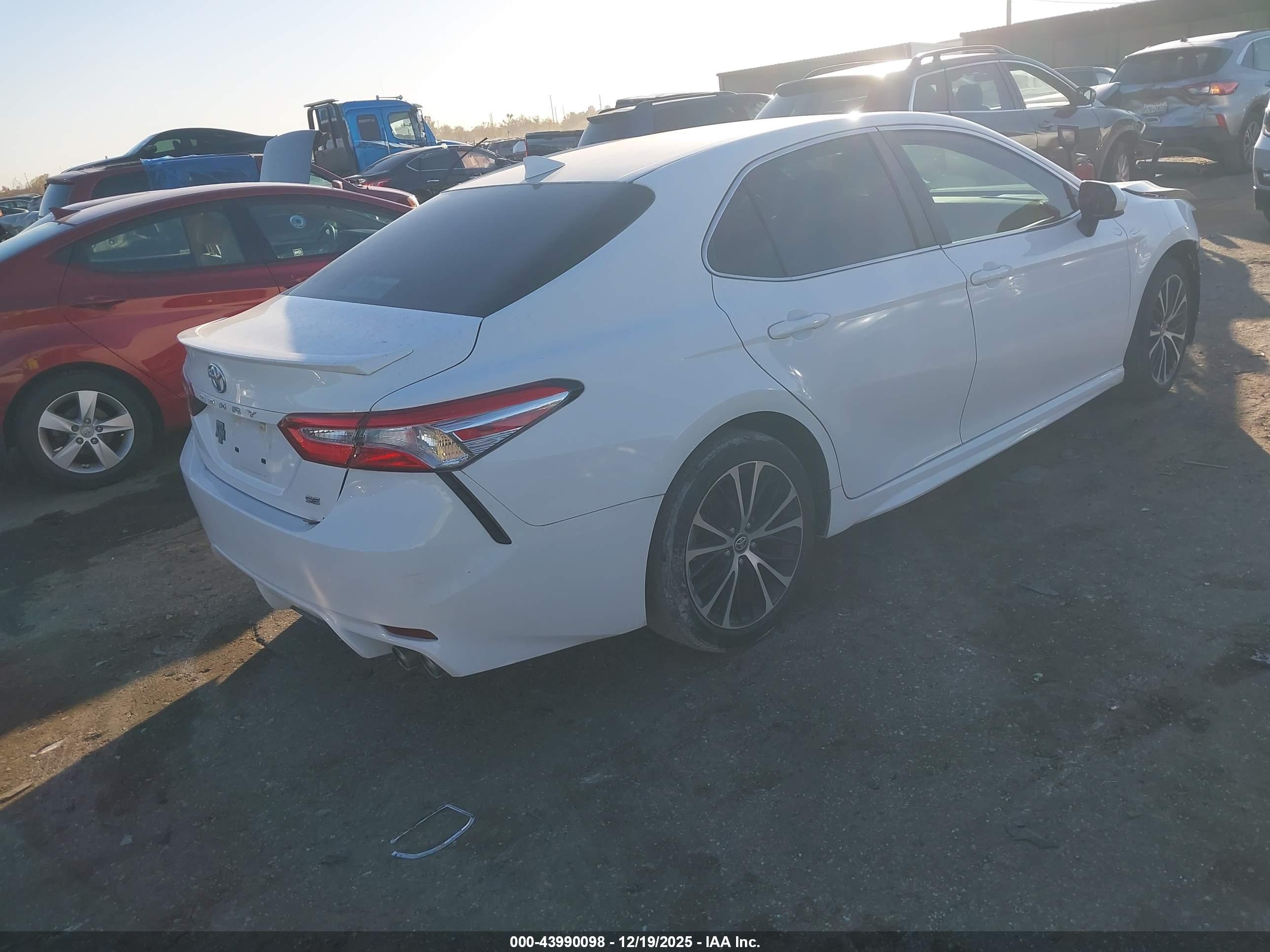 TOYOTA CAMRY image 4