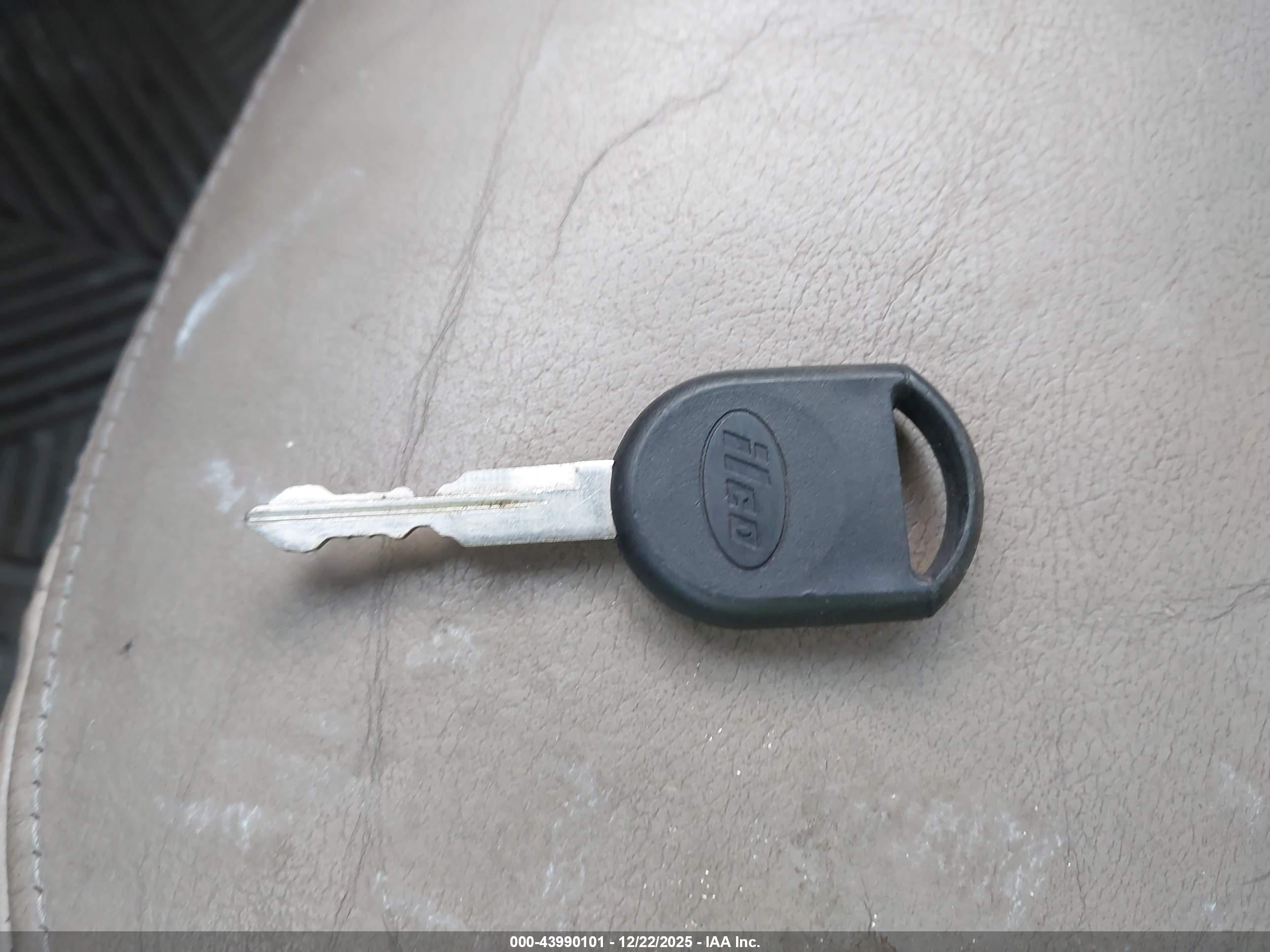 FORD TAURUS image 11