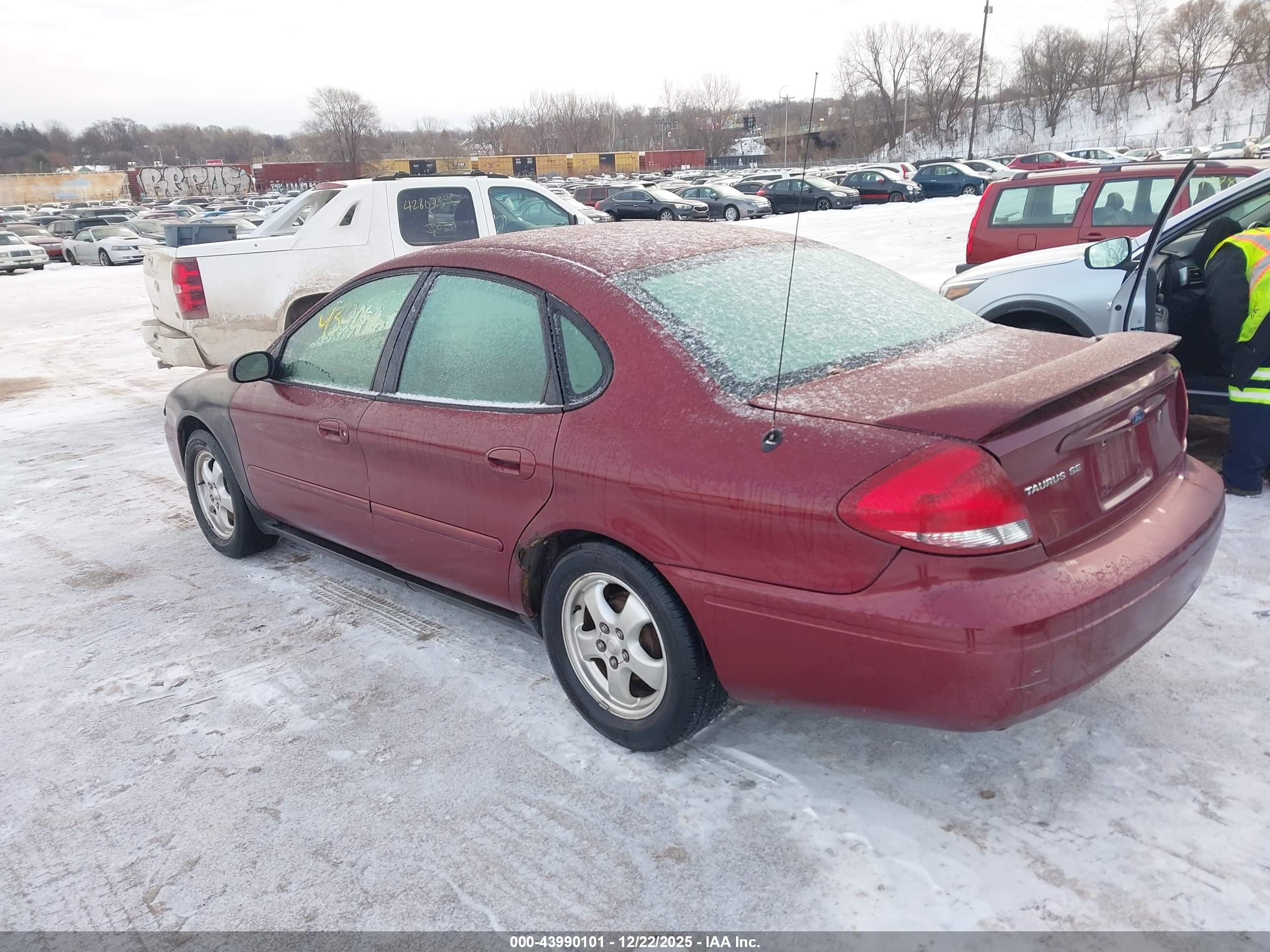FORD TAURUS image 3