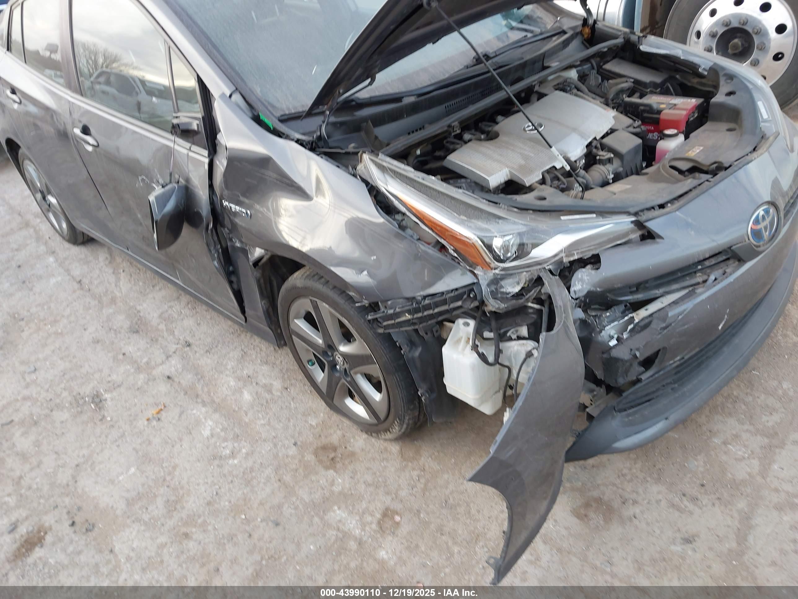 TOYOTA PRIUS image 6