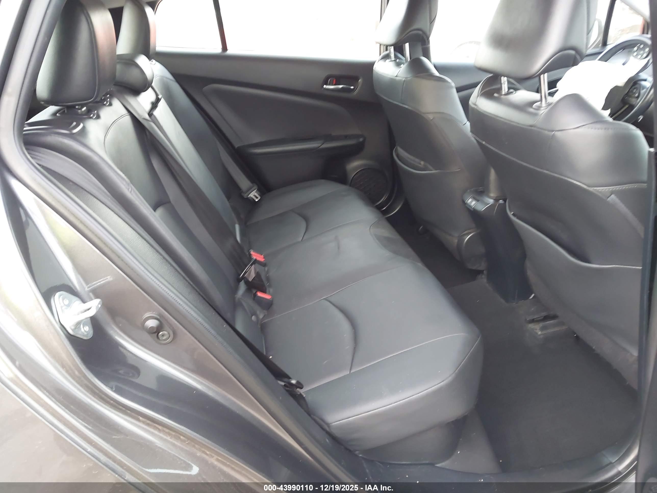 TOYOTA PRIUS image 8