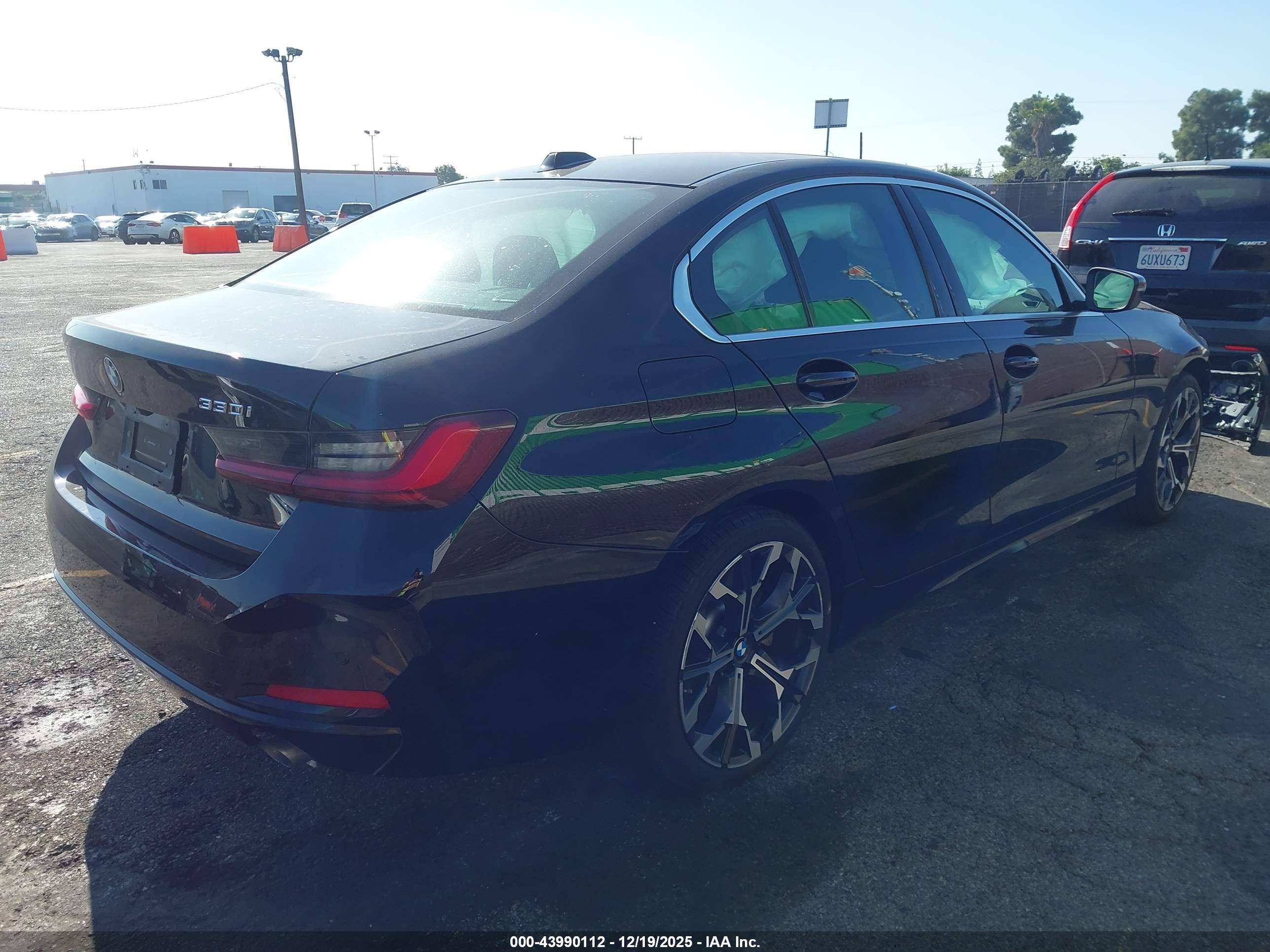 BMW 330I image 4