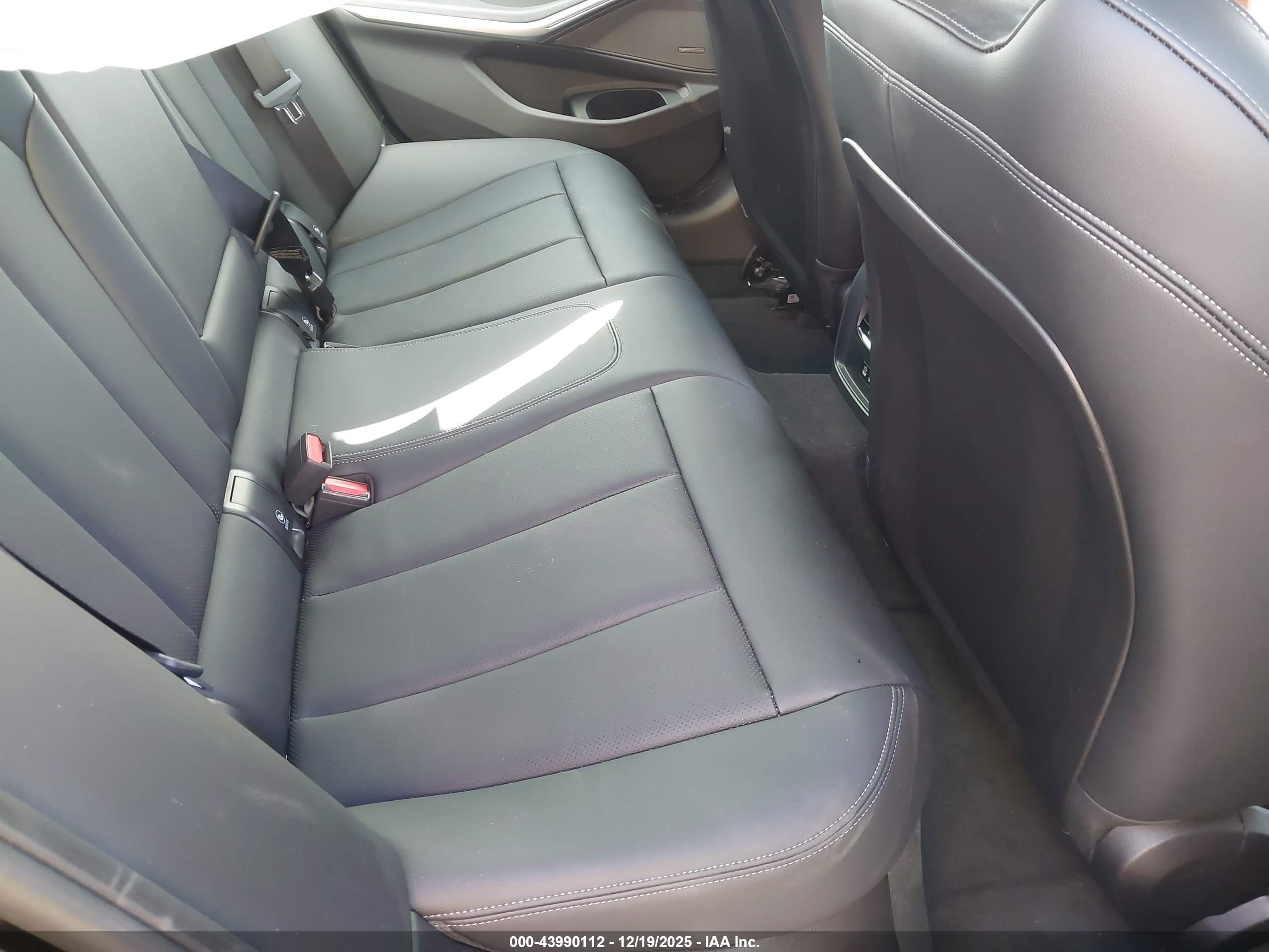 BMW 330I image 8