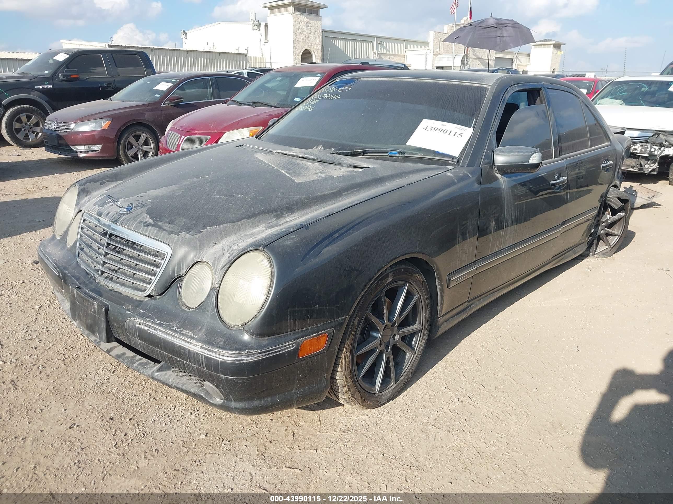 MERCEDES-BENZ E image 2